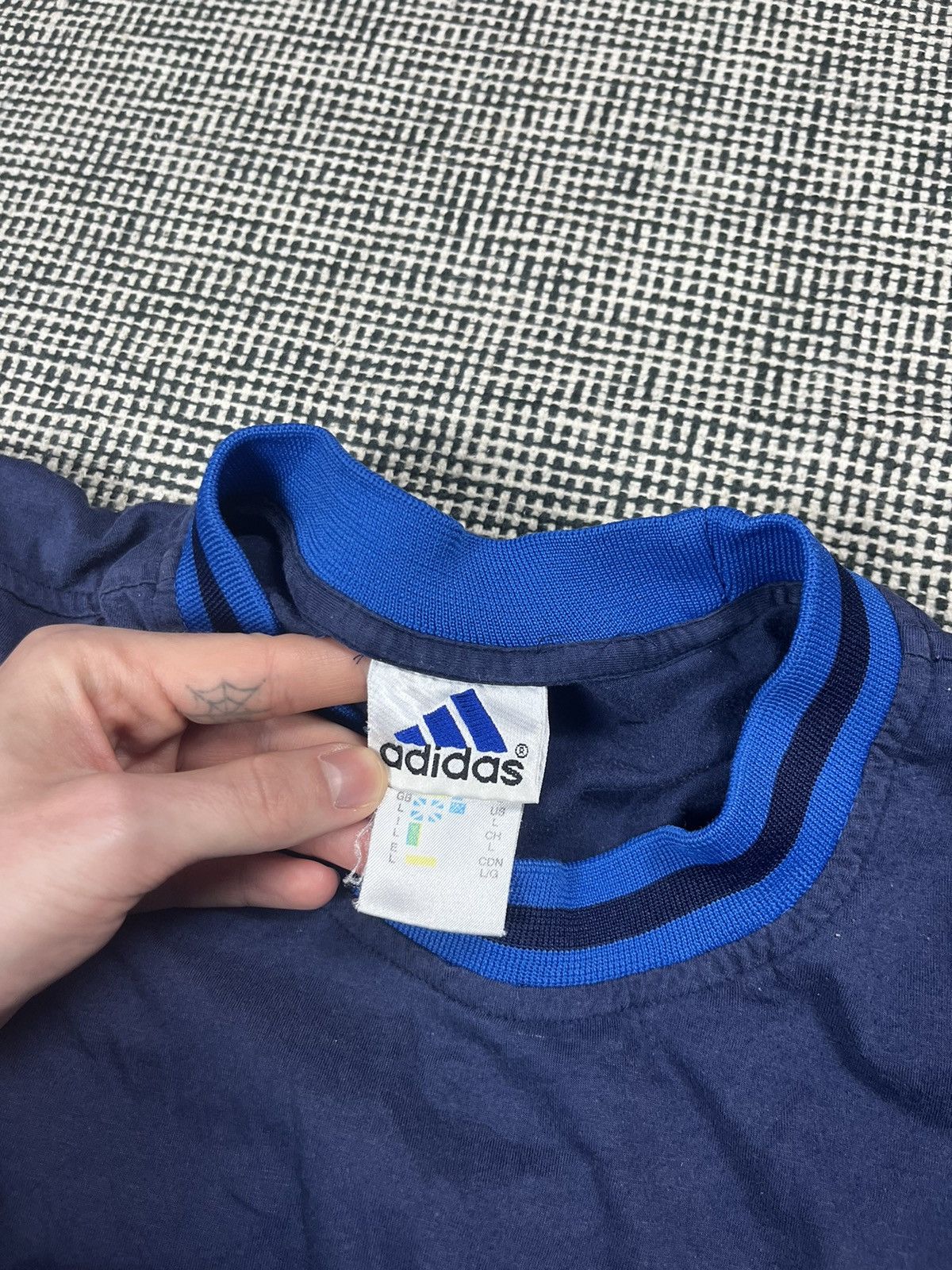 Adidas 90s vintage adidas basketball baggy t-shirt Size US L / EU 52-54 / 3 - 3 Thumbnail