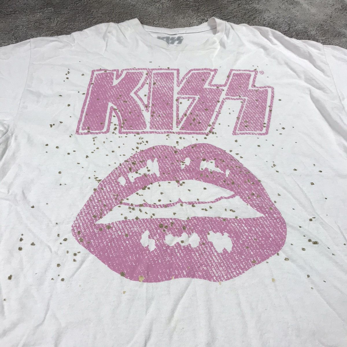 Band Tees VINTAGE 90s KISS TEE LIPS SEXY BAND ROCK Size US XL / EU 56 / 4 - 2 Thumbnail