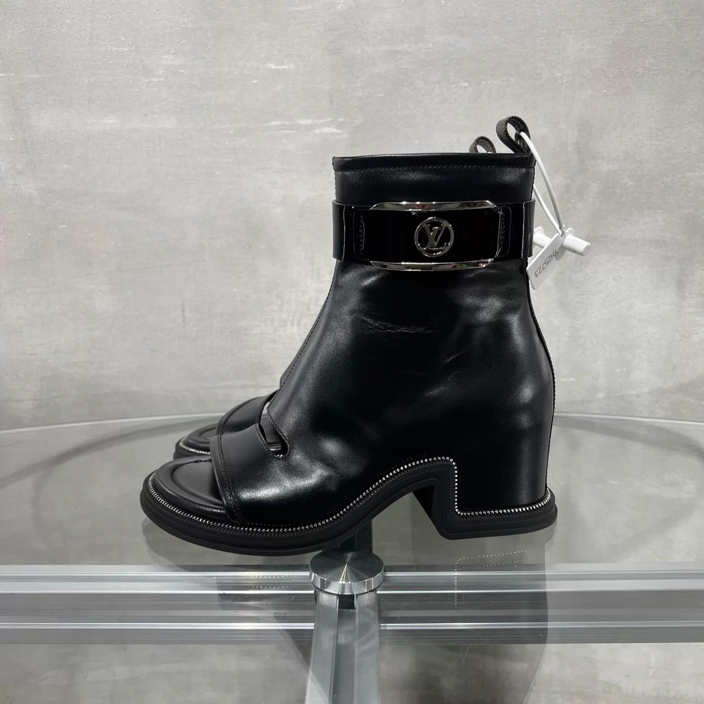 Louis Vuitton Louis Vuitton Moonlight Black Short Boots UK2 Size US 4.5 / IT 34.5 - 3 Thumbnail