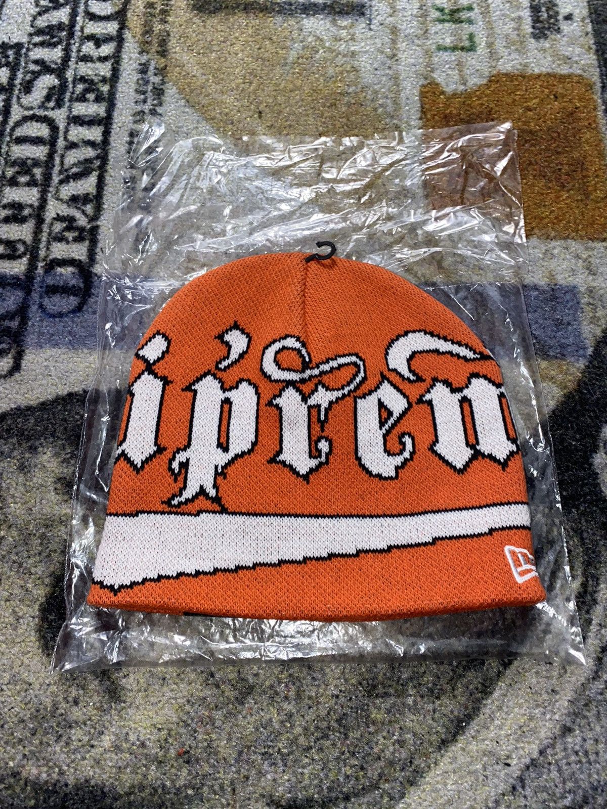 New Era × Supreme Supreme New Era Accent Logo Beanie | Grailed