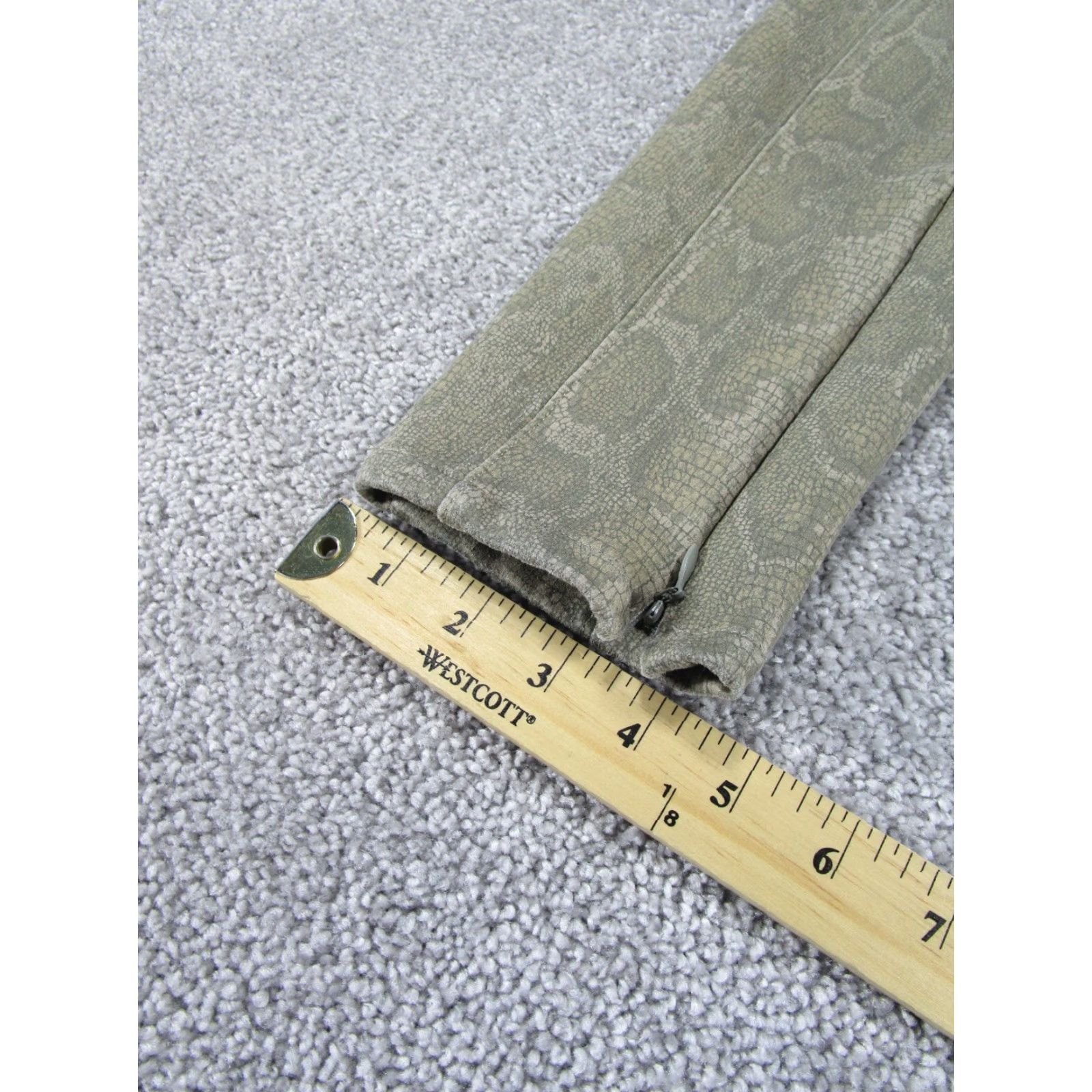 Anthropologie Anthropologie Leggings Pants Womens 25 Green Khaki Snakeskin Ankle Zip Skinny 25 Green Mens Womens Girls? Size 42" / US 20 - 5 Thumbnail