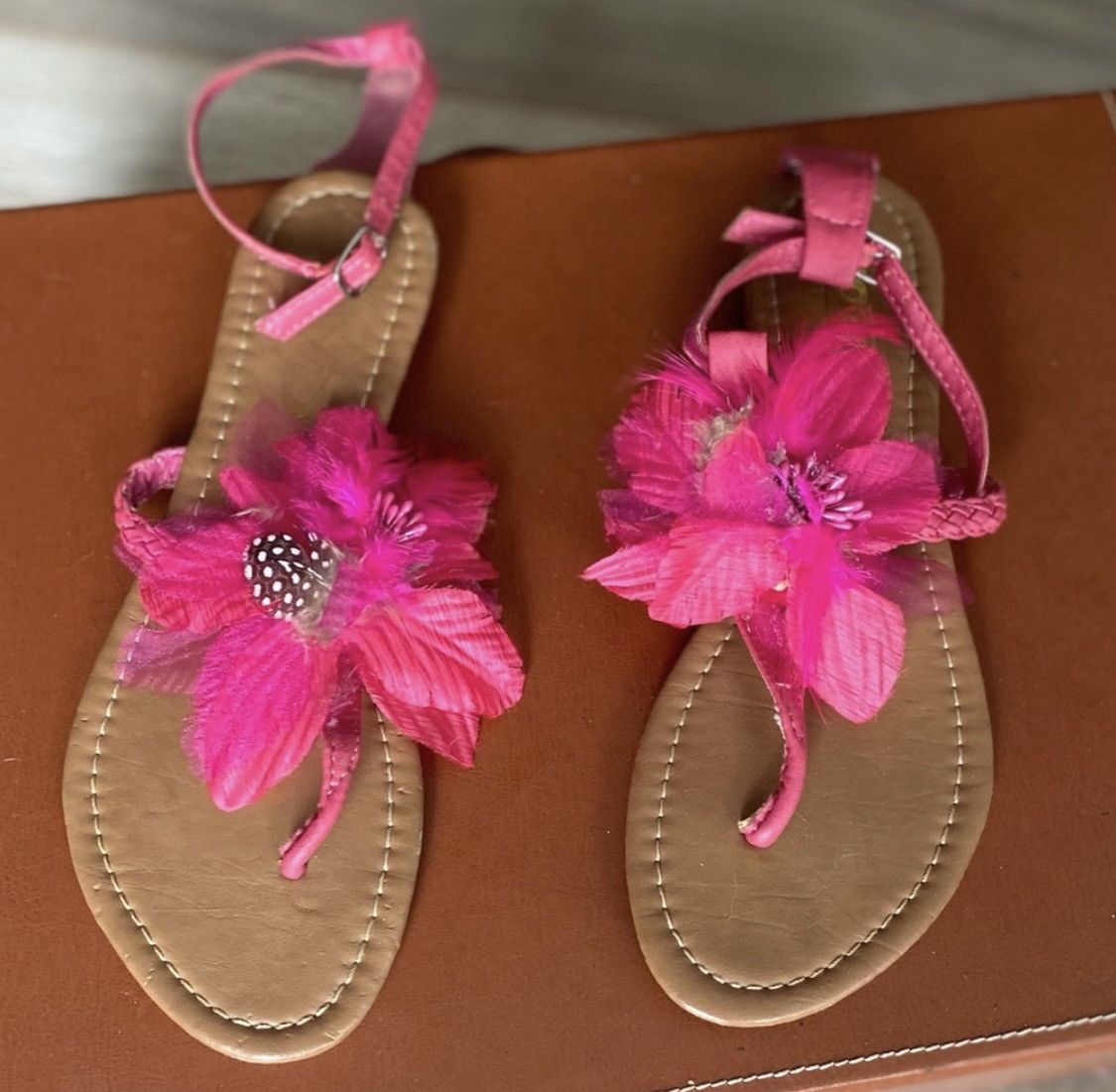 Other VINTAGE YOKI HOT PINK SANDALS FLATS Size US 7 / IT 37 - 2 Thumbnail