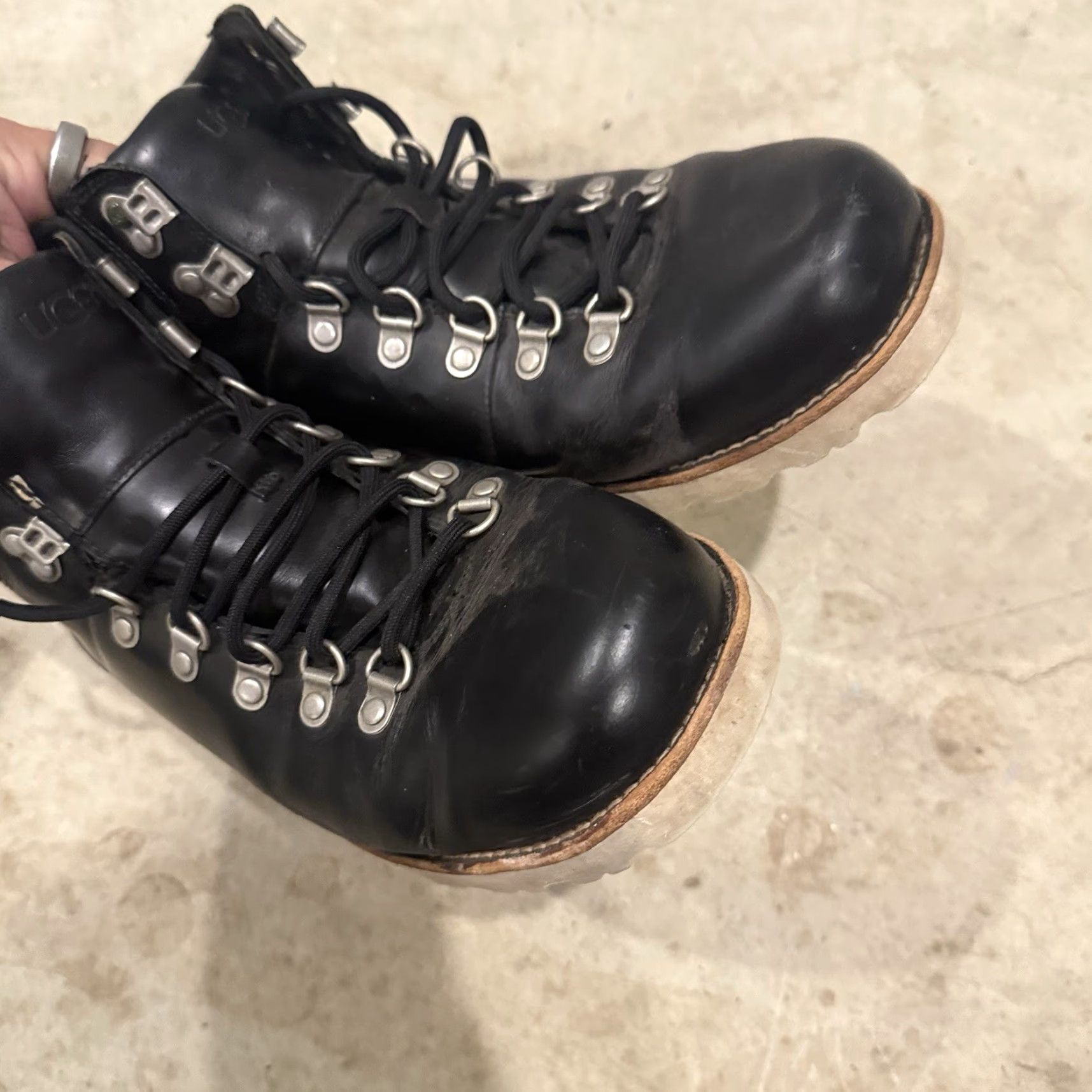 Ugg UGG Capulin Boots Black Leather Shearling Lined 3238 Mens Size 9 Vibram Soles Capulin Boots Chukka Mens Size US 9 / EU 42 - 4 Thumbnail