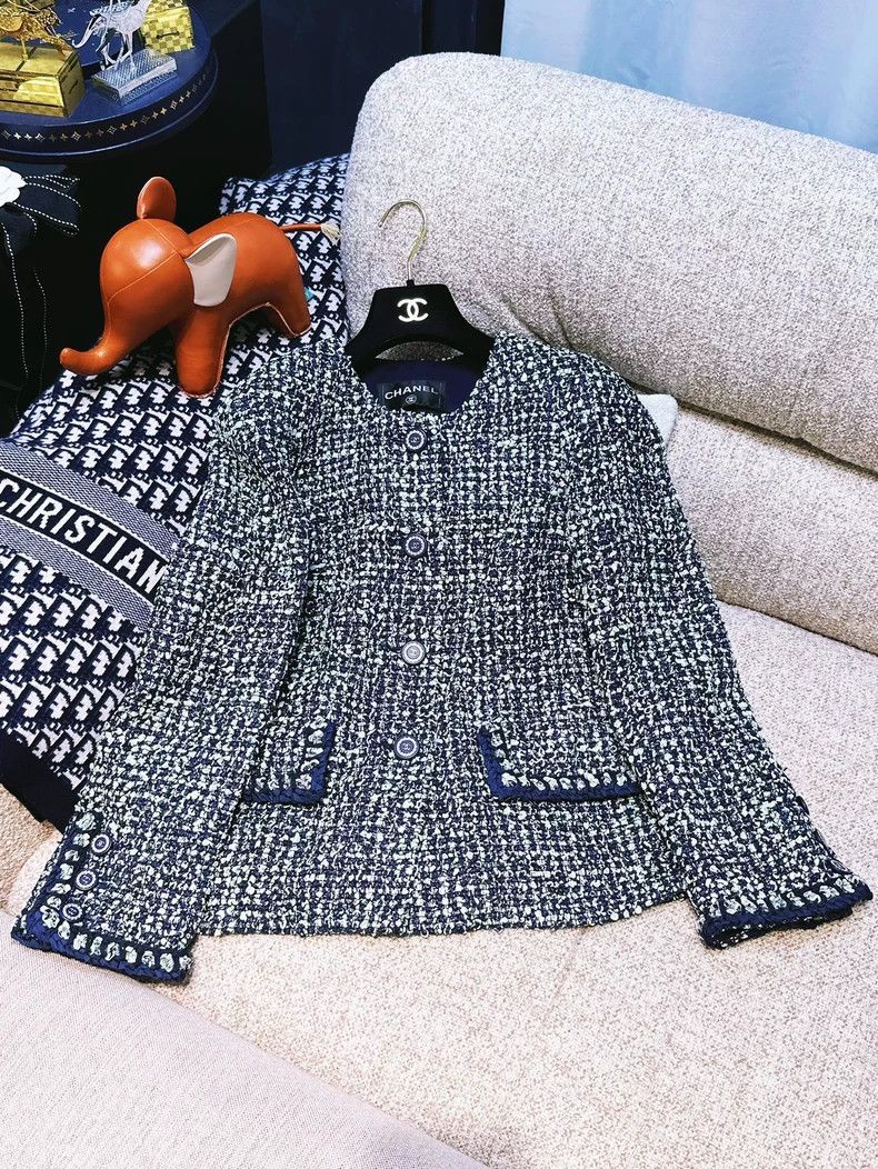 Chanel Chanel 19P Cruise Series Mixed-color Tweed Round-neck Long Size XS / US 0-2 / IT 36-38 - 1 Thumbnail