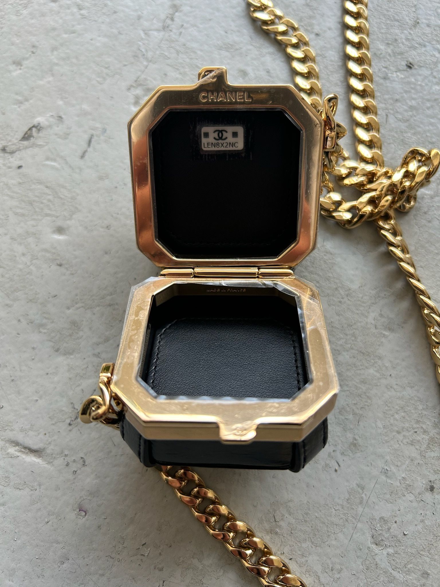 Chanel Chanel Clutch w/ Chain Crumpled Calfskin & Gold-Tone Metal Size ONE SIZE - 3 Thumbnail