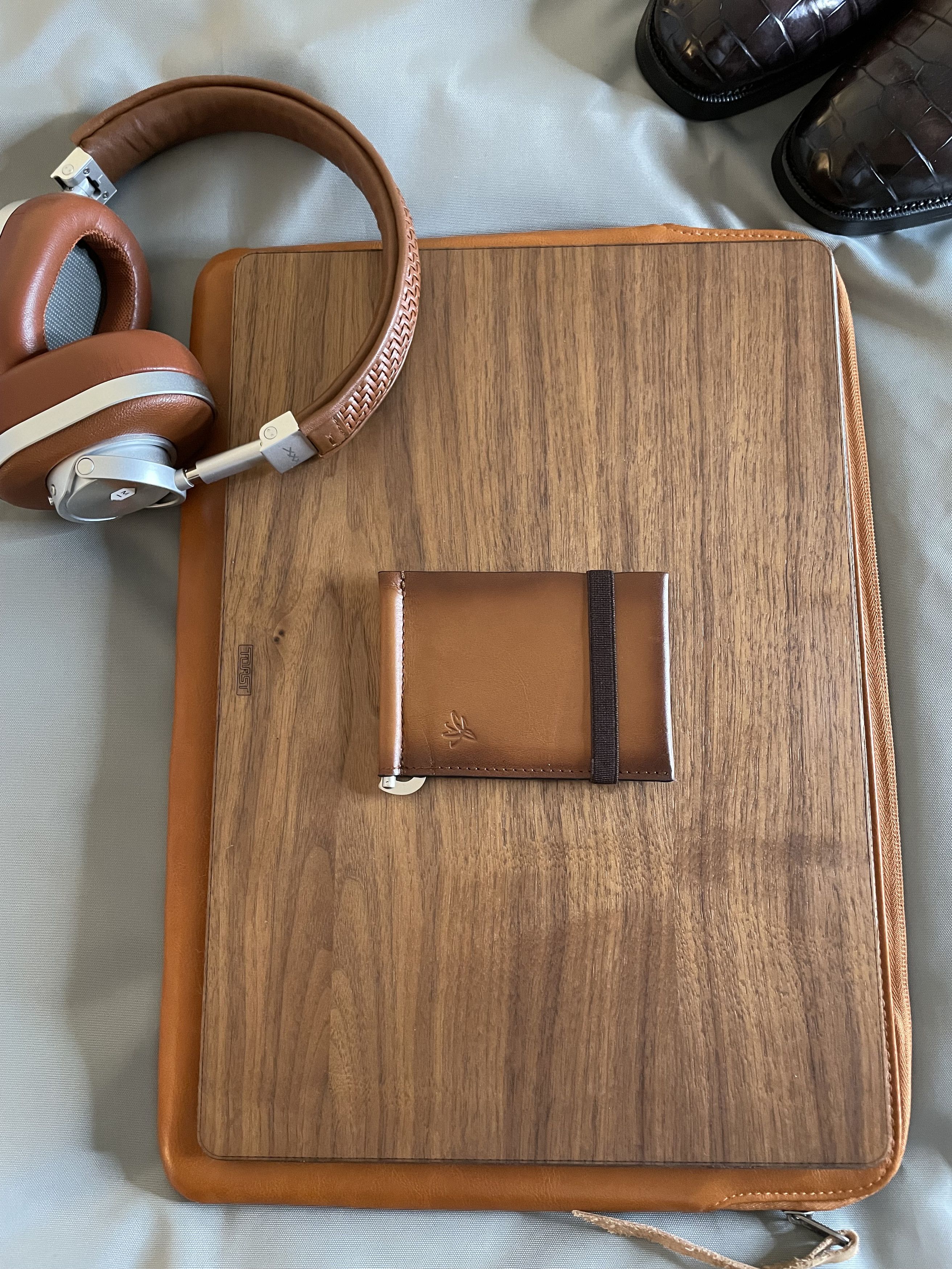 Effortless Style, New $180 w/tax Handmade Burnished Wallet