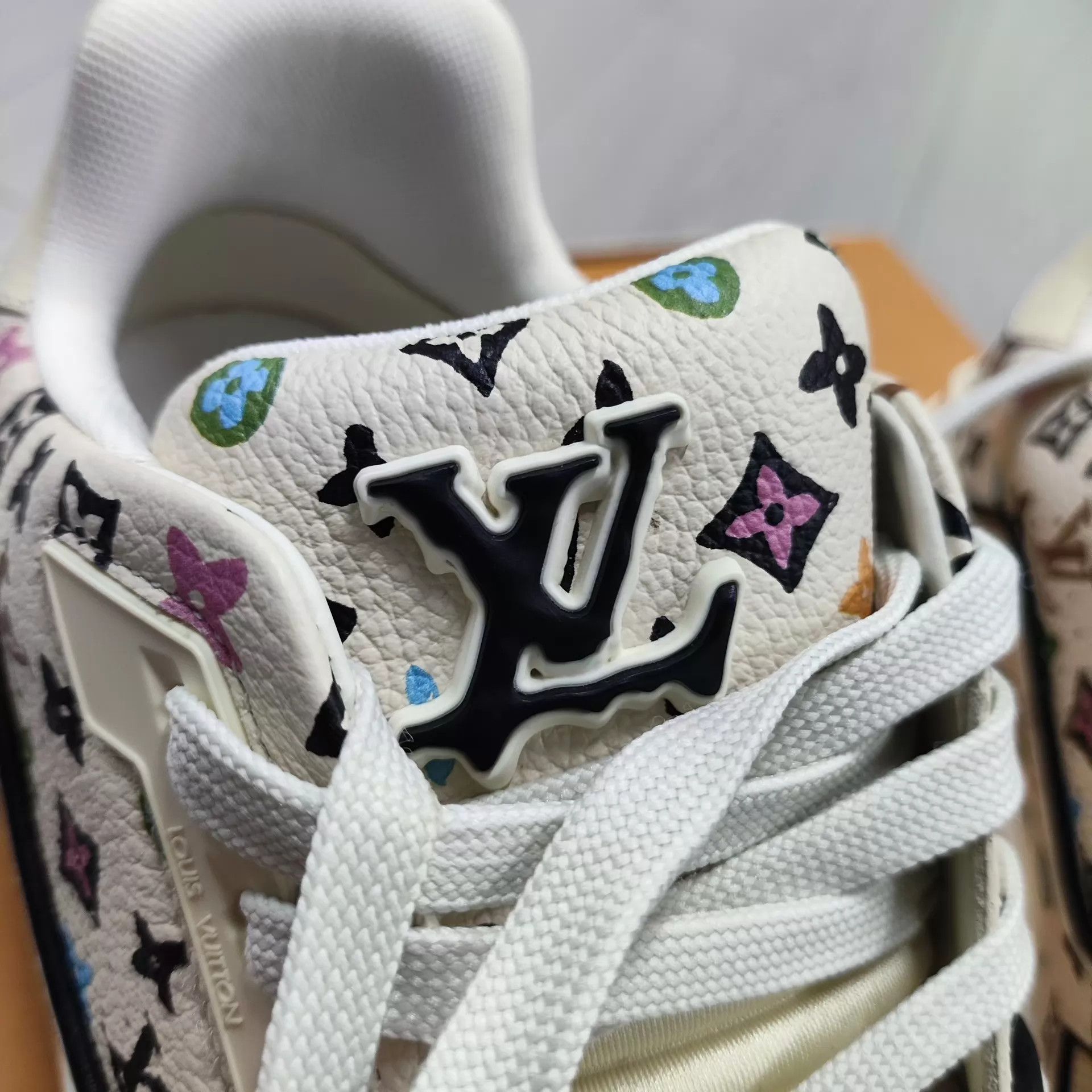 Louis Vuitton LV Unworn Allover Logo White Trainers 4 Size US 4 / IT 34 - 7 Thumbnail