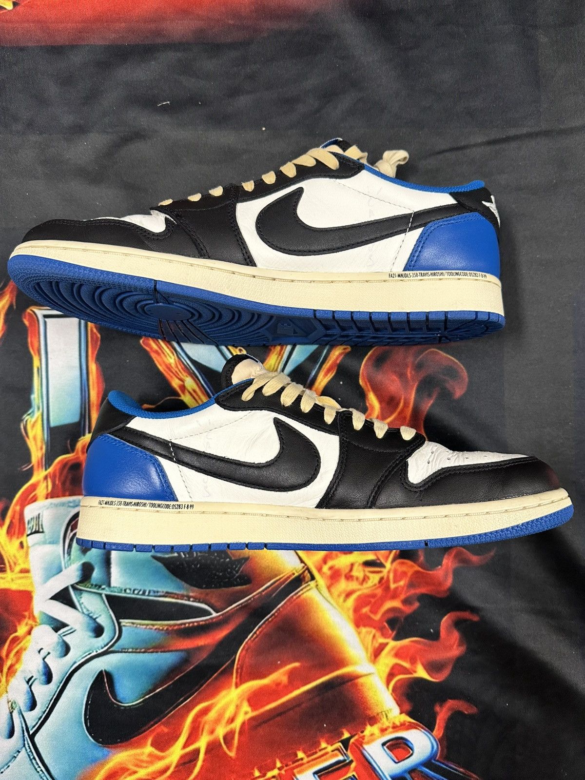 Nike × Travis Scott Travis scott low fragments Size US 10 / EU 43 - 2 Thumbnail