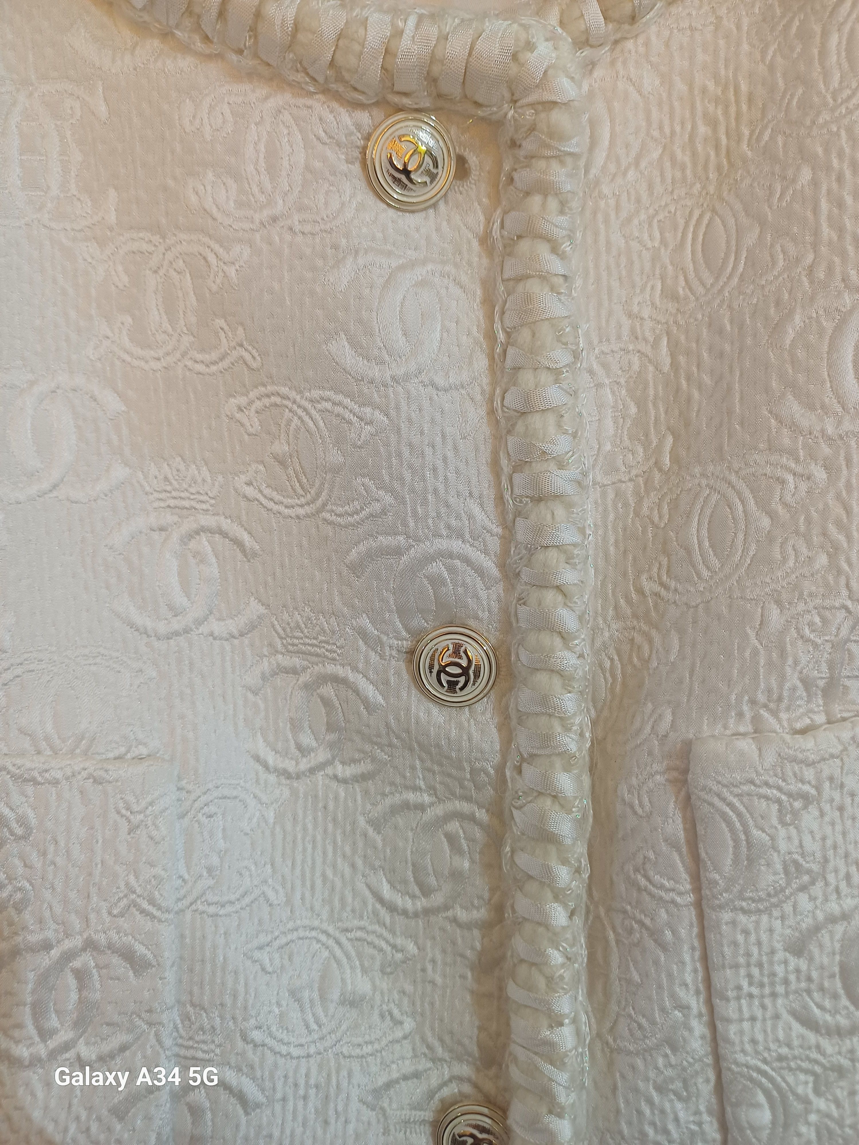 Chanel CHANEL 21PF 2021 White Ivory CC Logo Metiers D’art Jacket 36 Size S / US 4 / IT 40 - 7 Thumbnail