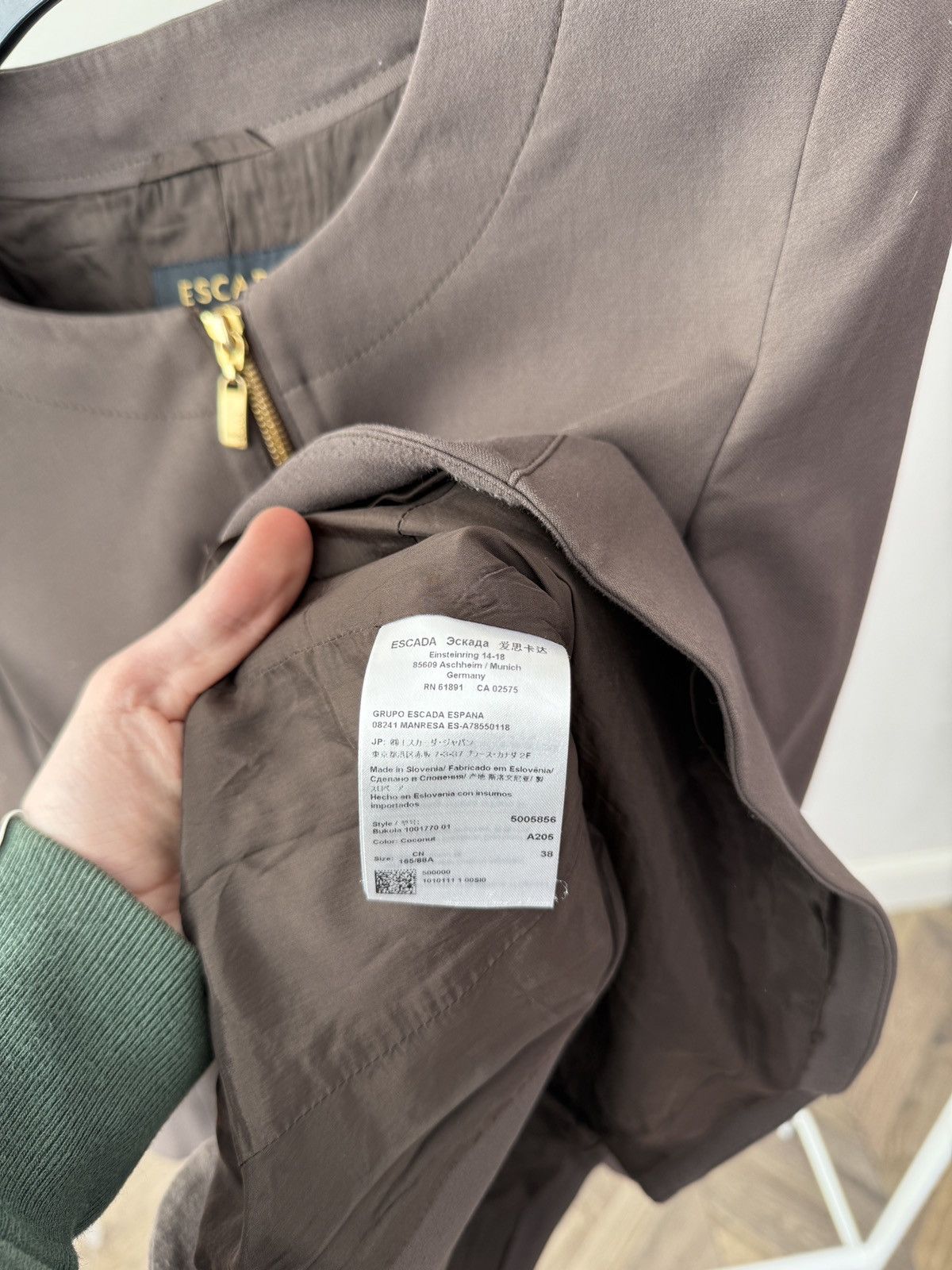 Escada ESCADA Brown Cropped Jacket Blazer Zip Front Women’s Size XS / US 0-2 / IT 36-38 - 6 Thumbnail