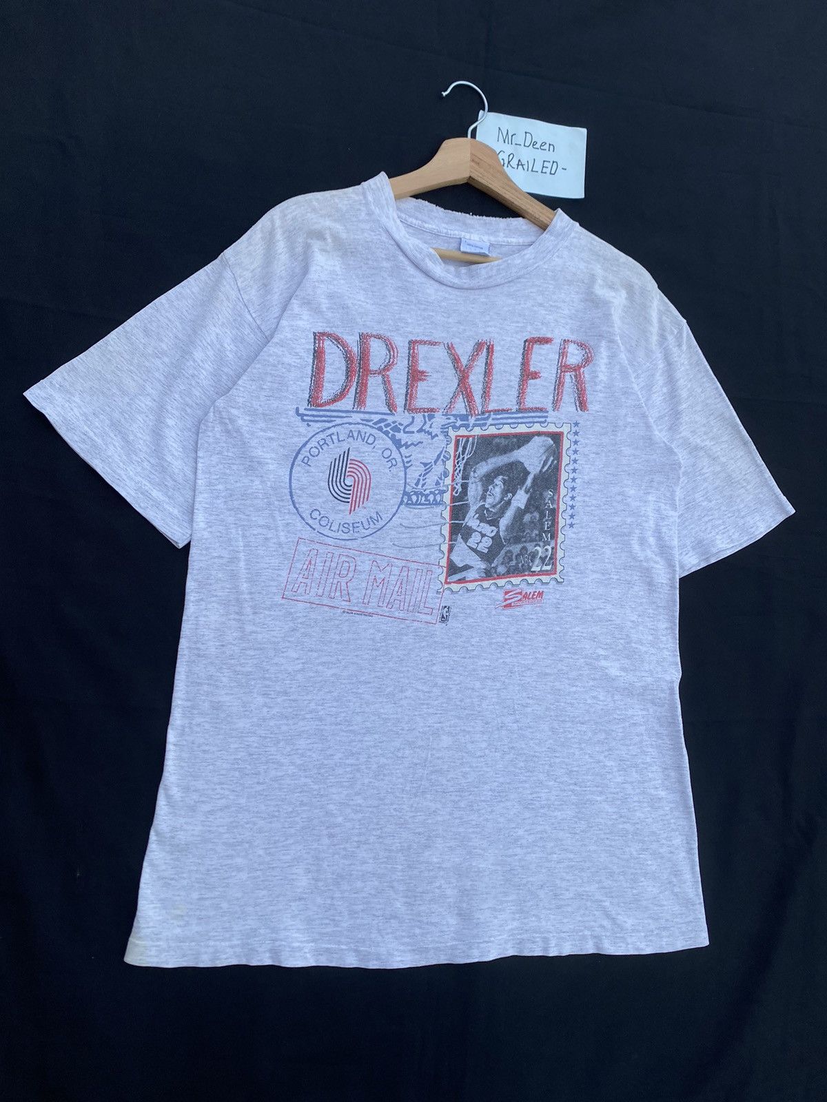 NBA Rare Vintage 90s Clyde Drexler NBA Tshirt Size US L / EU 52-54 / 3 - 3 Thumbnail