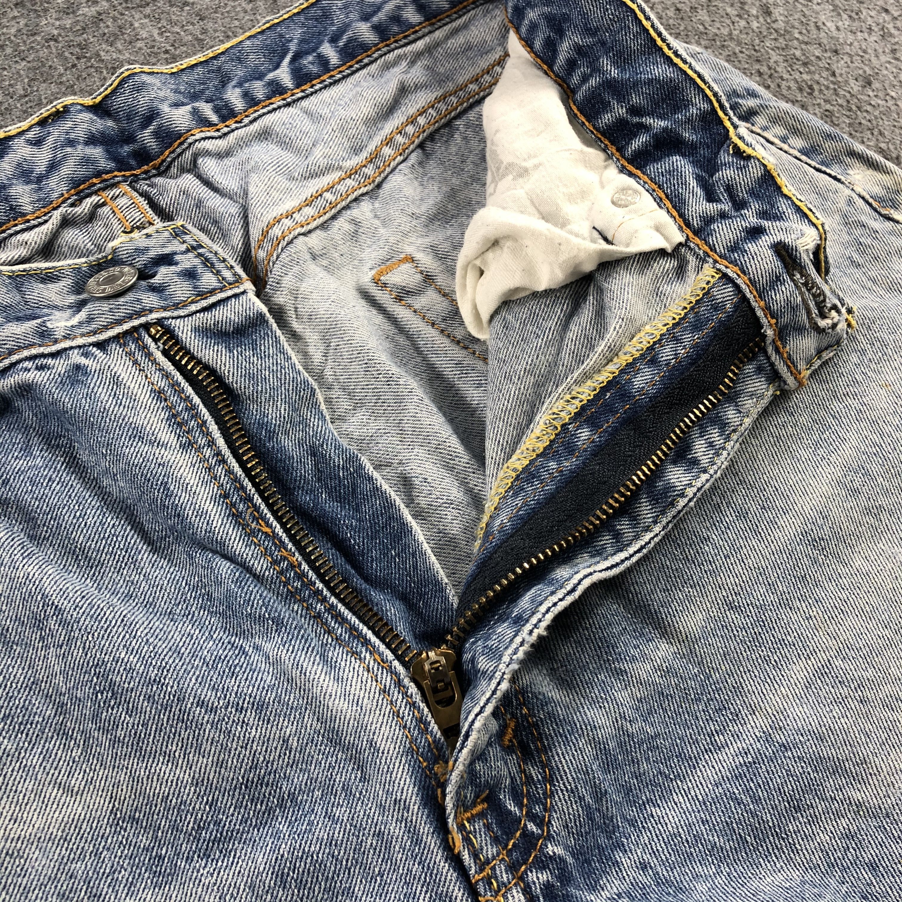 Levi's Vintage Light Wash Levis 550 Jeans-J2056 Size US 33 - 11 Thumbnail