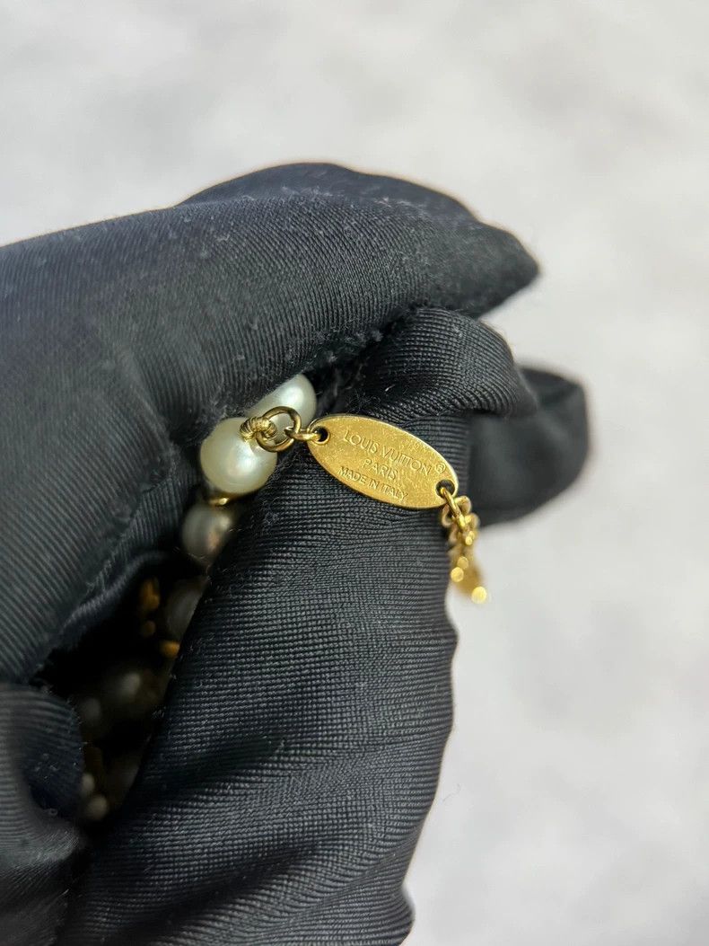 Louis Vuitton Louis Vuitton Three-flower Pearl Bracelet Size ONE SIZE - 5 Thumbnail