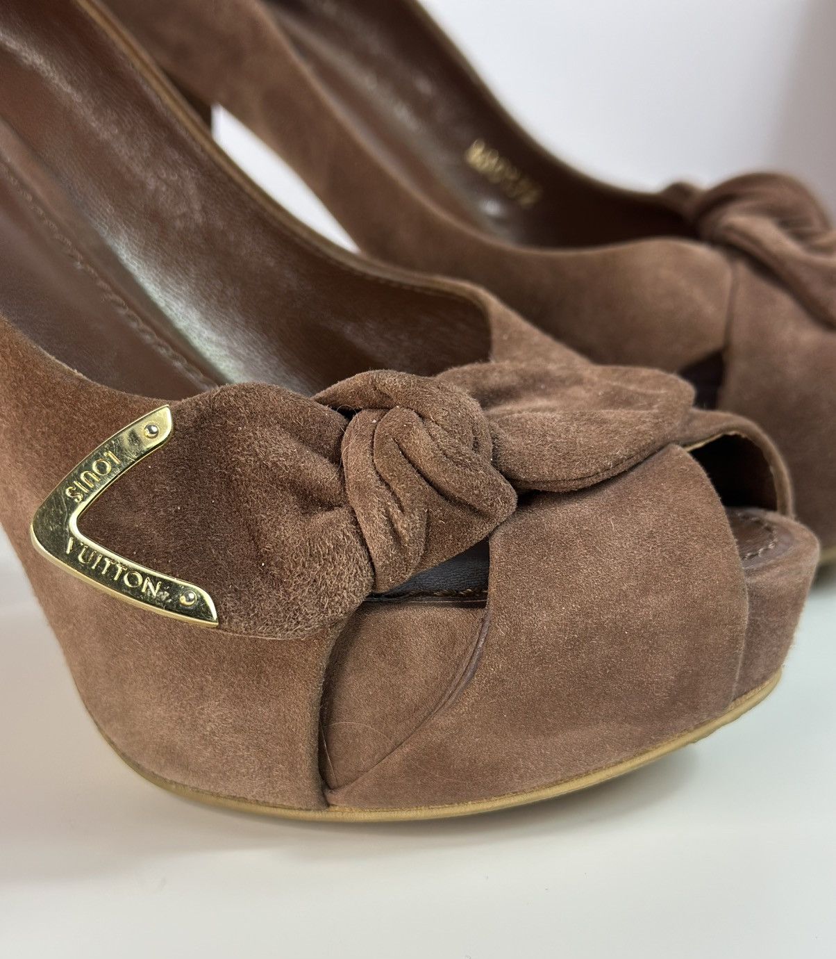 Louis Vuitton Louis Vuitton Brown Suede Catania Peep Toe Platform Pumps Size US 8 / IT 38 - 14 Thumbnail