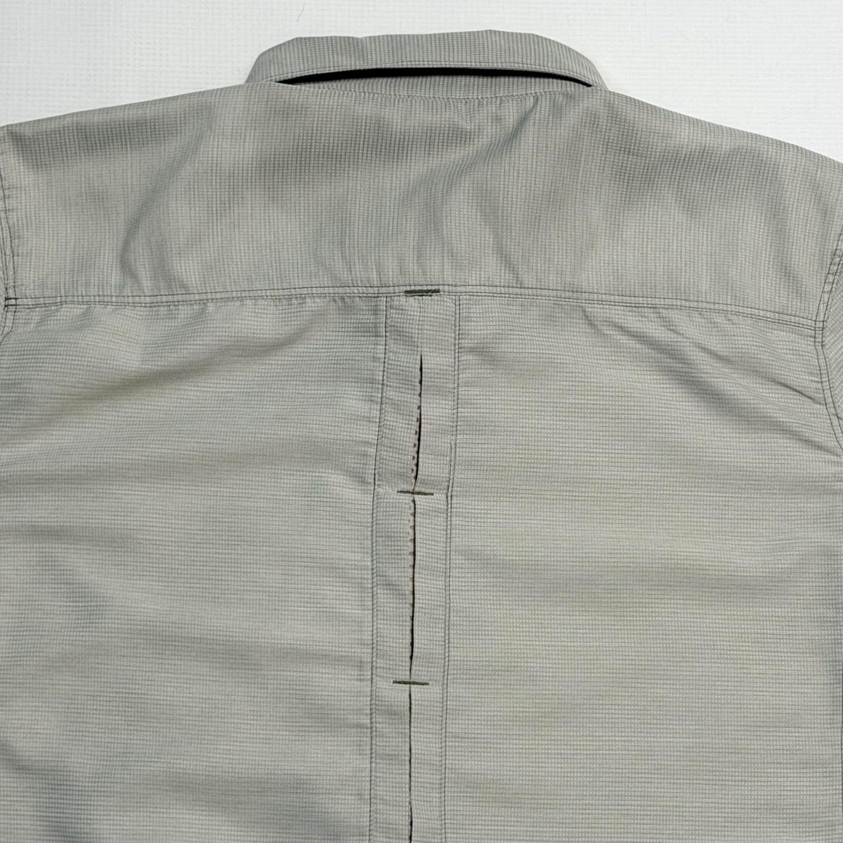 Mountain Hardwear Mountain Hardwear Shirt Mens L Gray Long Sleeve Button Zip Pocket Hiking Size US L / EU 52-54 / 3 - 3 Thumbnail