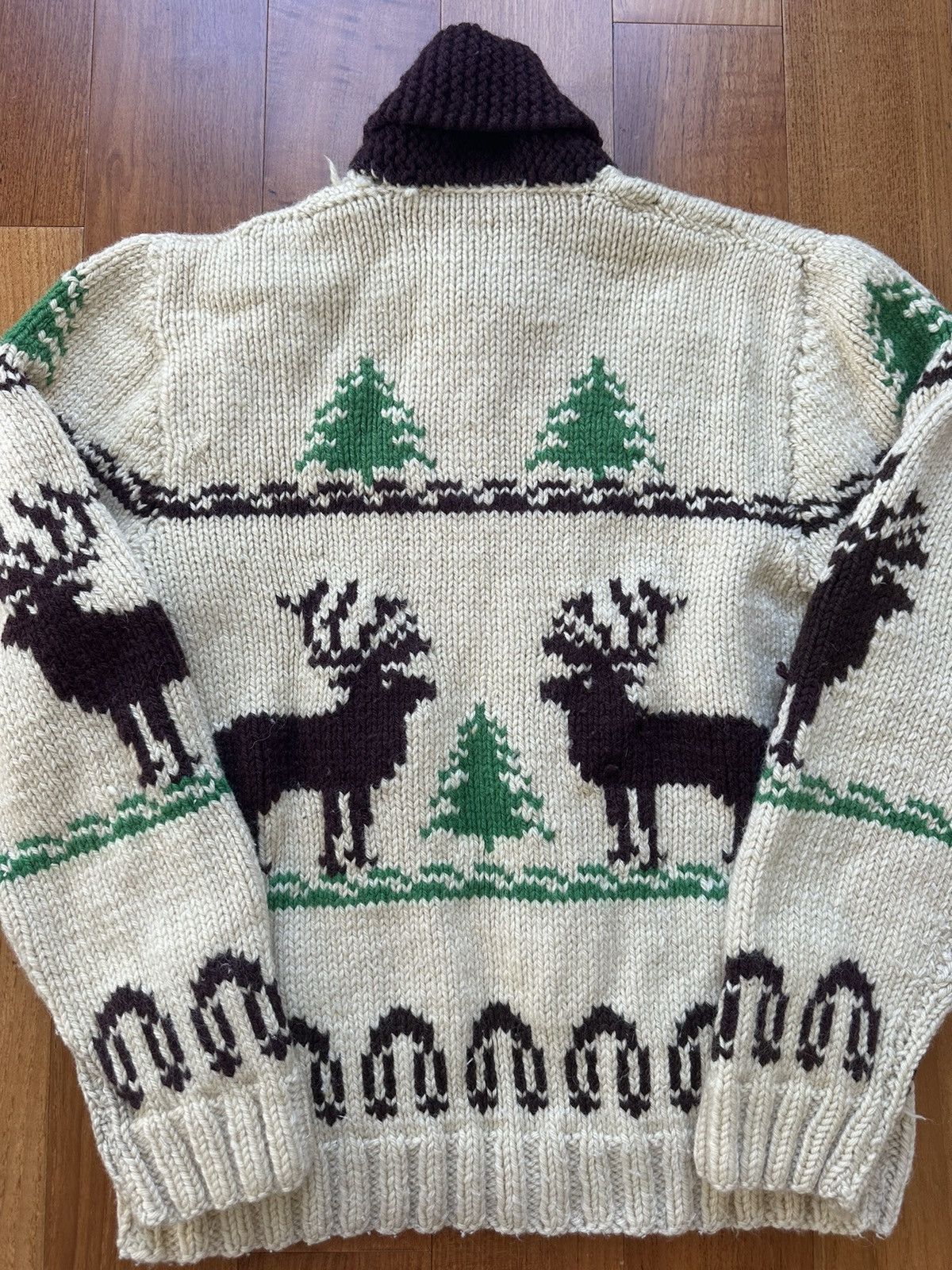 Vintage Vintage 70s Moose Print Cowichan Chunky Knit Sweater RARE Size M / US 6-8 / IT 42-44 - 4 Thumbnail
