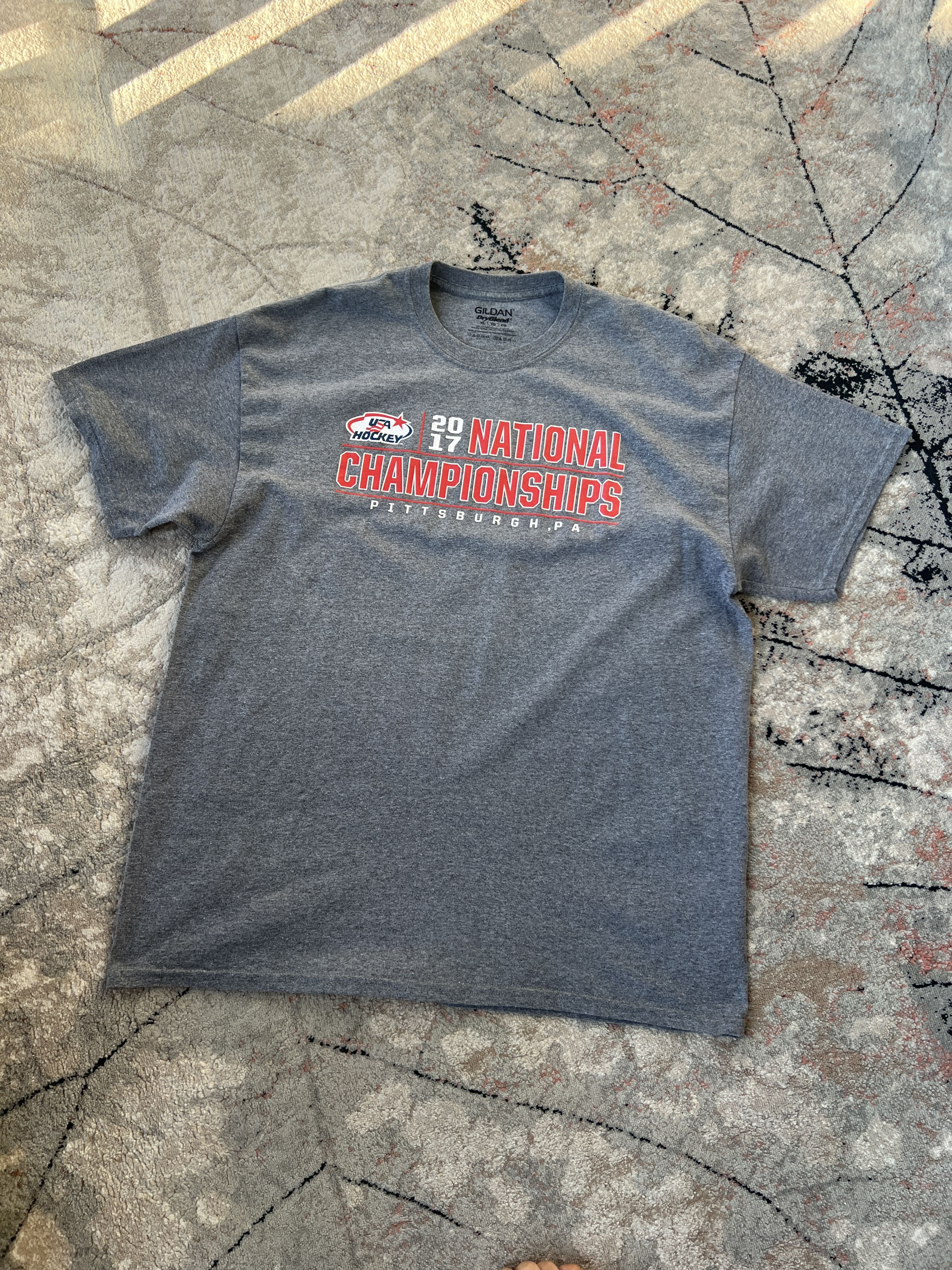 Gildan USA Hockey National Championship Pittsburgh Tee Size US XL / EU 56 / 4 - 1 Thumbnail