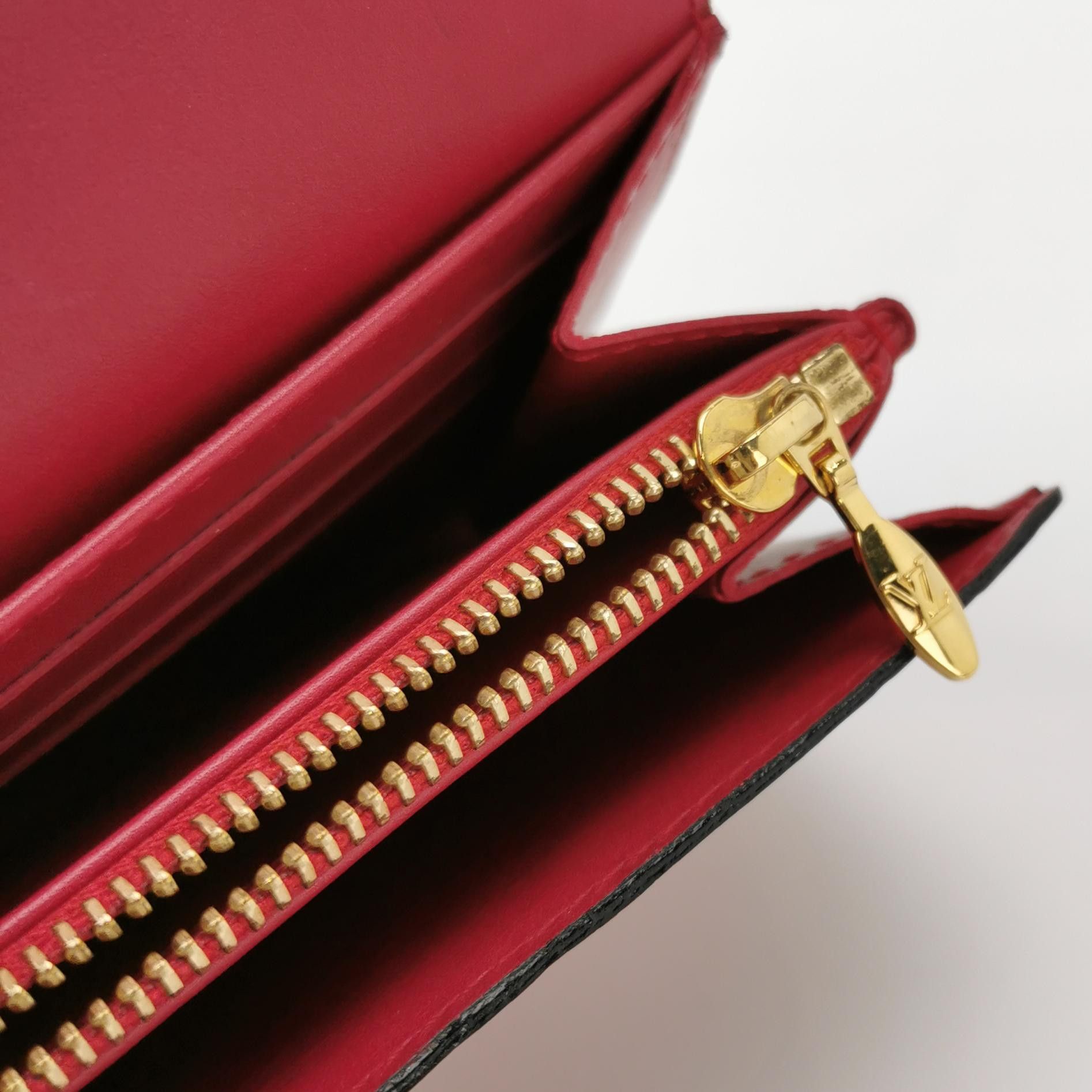Louis Vuitton Louis Vuitton (LV) Patent leather embossed monogram long wa Size ONE SIZE - 2 Thumbnail