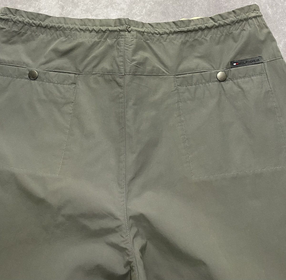 Tommy Hilfiger 90’s Vintage Tommy Hilfiger Gray Cargo Utility Pants Size US 36 / EU 52 - 2 Thumbnail
