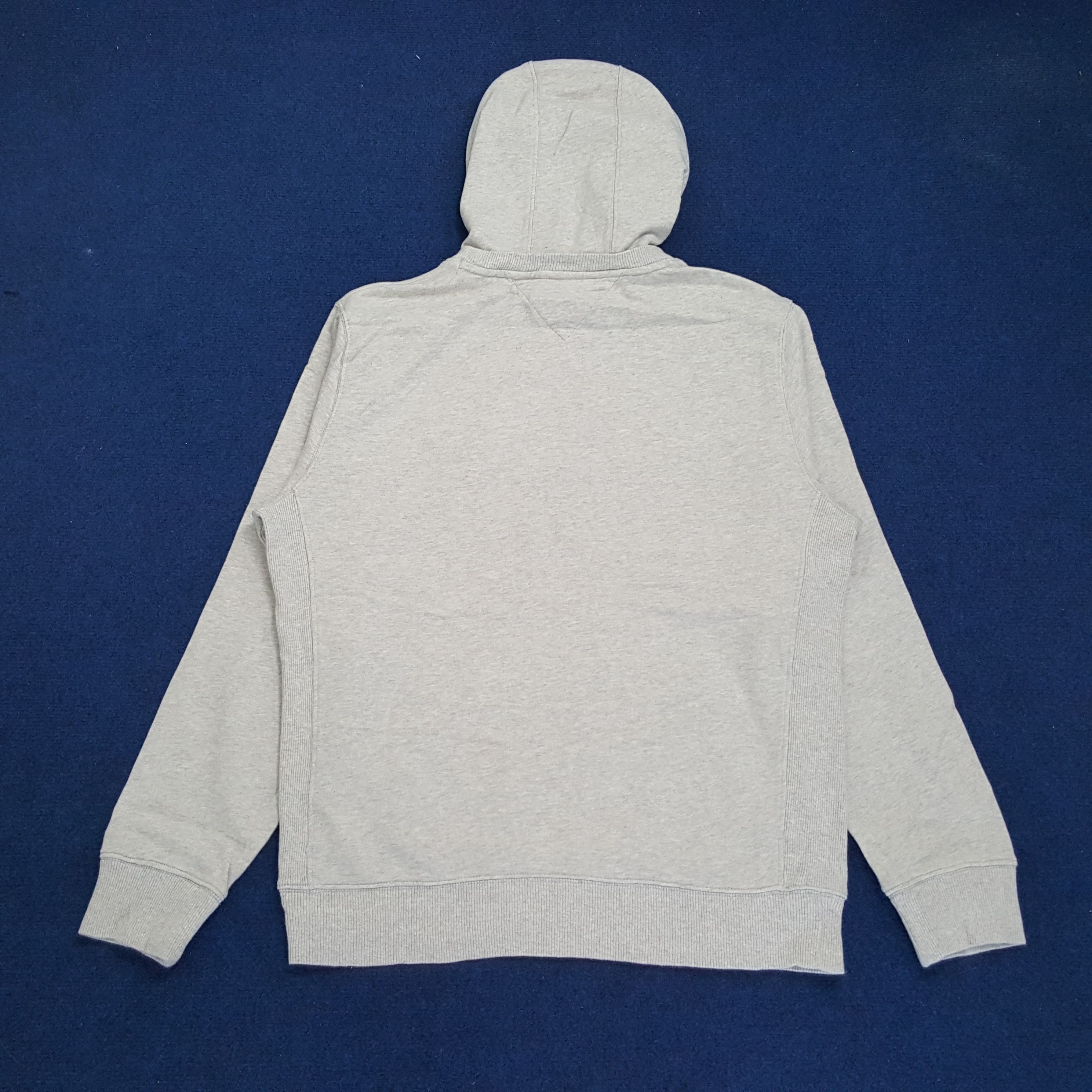 Tommy Hilfiger × Tommy Jeans × Vintage Vintage Tommy Jeans Embroidery Center Streetwear Sweatshirts Size US L / EU 52-54 / 3 - 3 Thumbnail