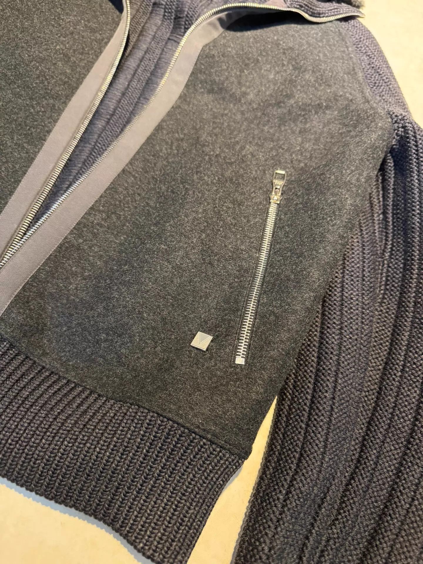 Louis Vuitton LV Wool Shearling Removable Collar Unisex XS Jacket Size XS / US 0-2 / IT 36-38 - 2 Thumbnail