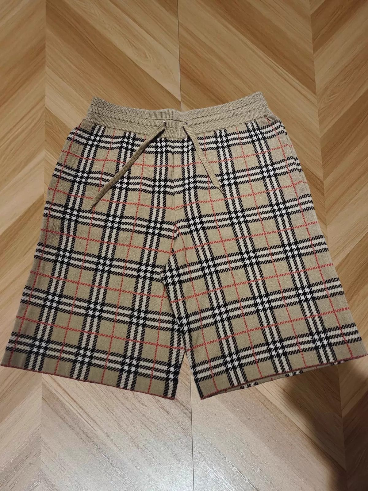 Burberry 99 New Wool Check Short L