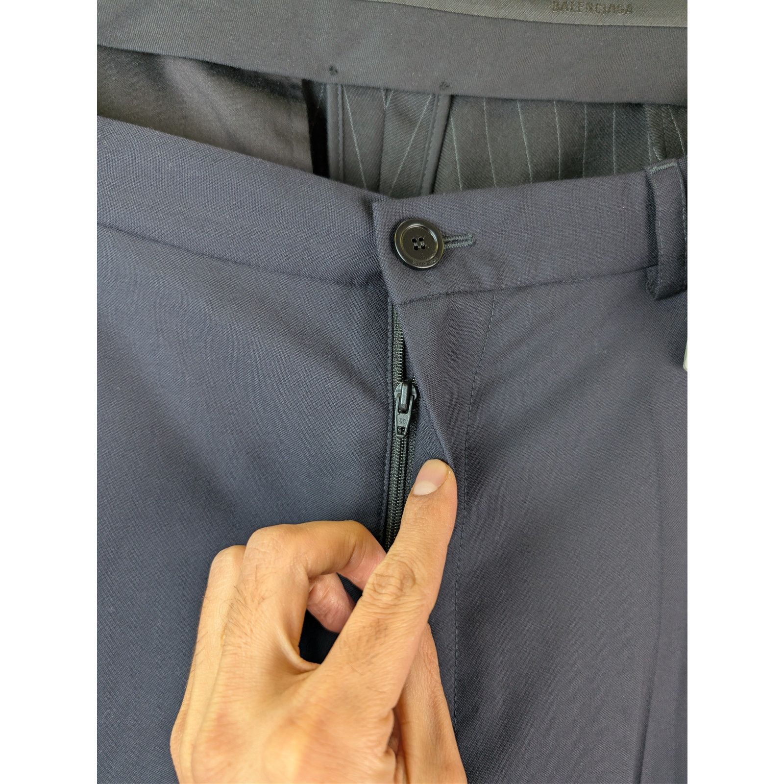 Balenciaga o1rshd1 Fluid Barathea Patched Skater Pants in Dark Navy Size US 32 / EU 48 - 7 Thumbnail