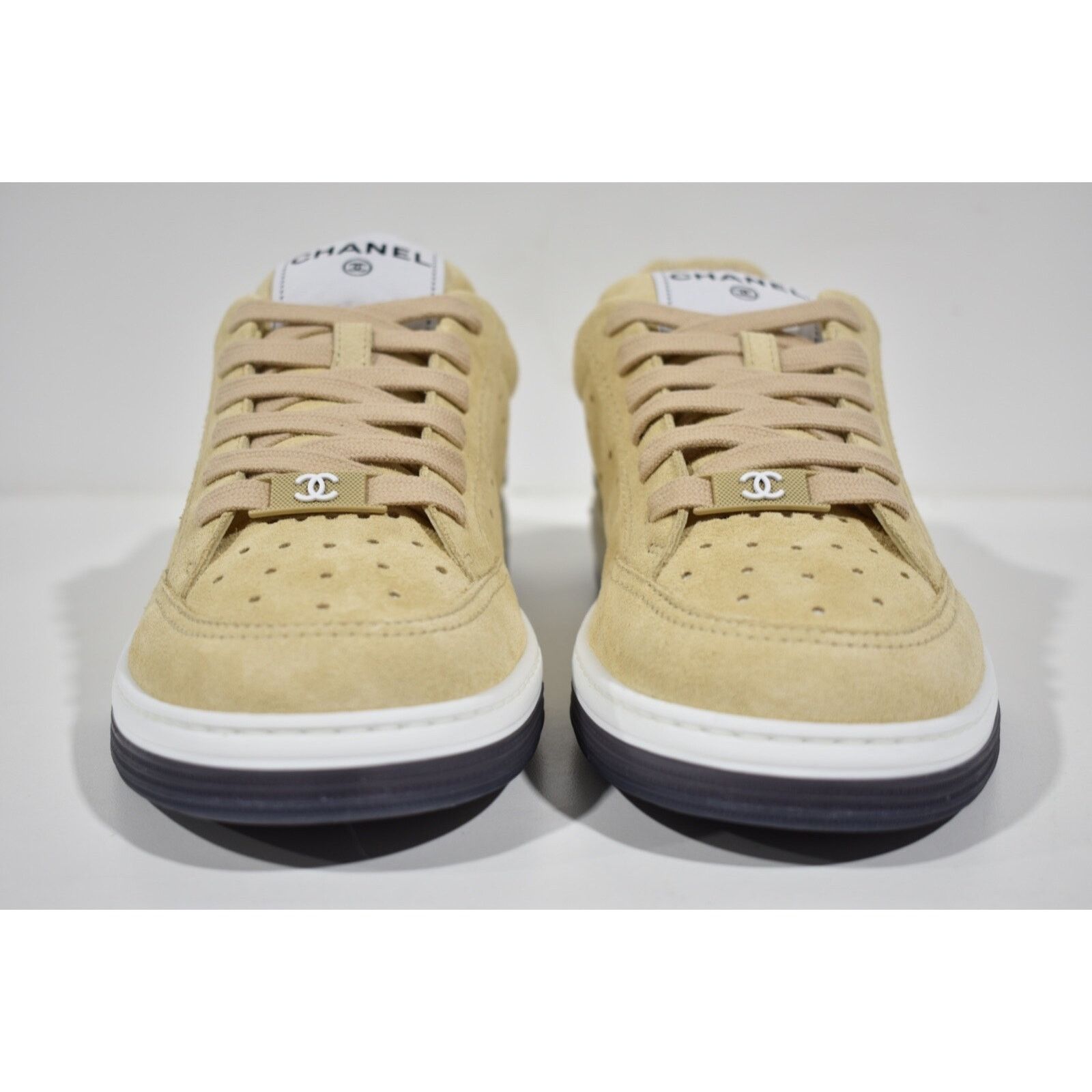 Chanel 22A Suede CC Logo Flat Lace Up Runner Trainer Sneaker 36.5 Size US 6.5 / IT 36.5 - 6 Thumbnail