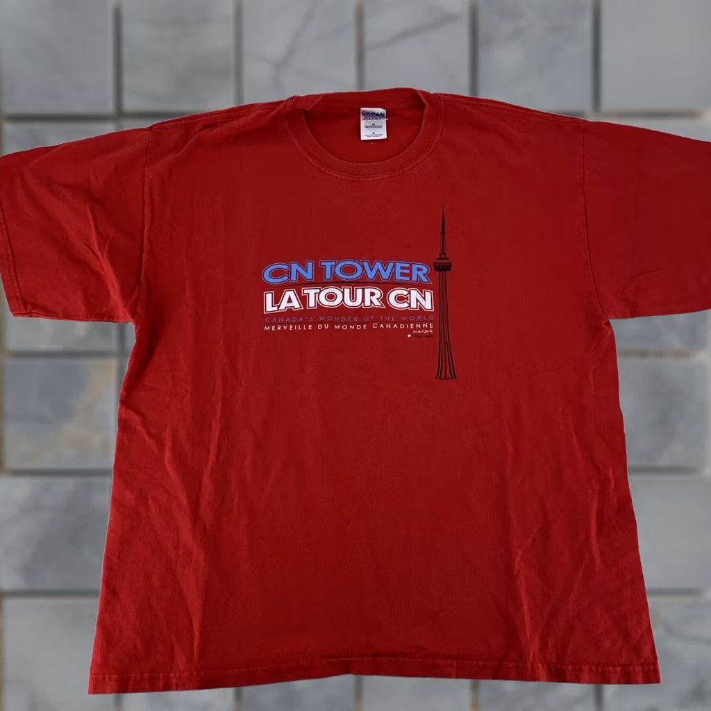 Gildan VINTAGE CN Tower Toronto Canada Shirt Mens XL Red Souvenir Graphic Tee Landmark Mens Size US XL / EU 56 / 4 - 1 Thumbnail