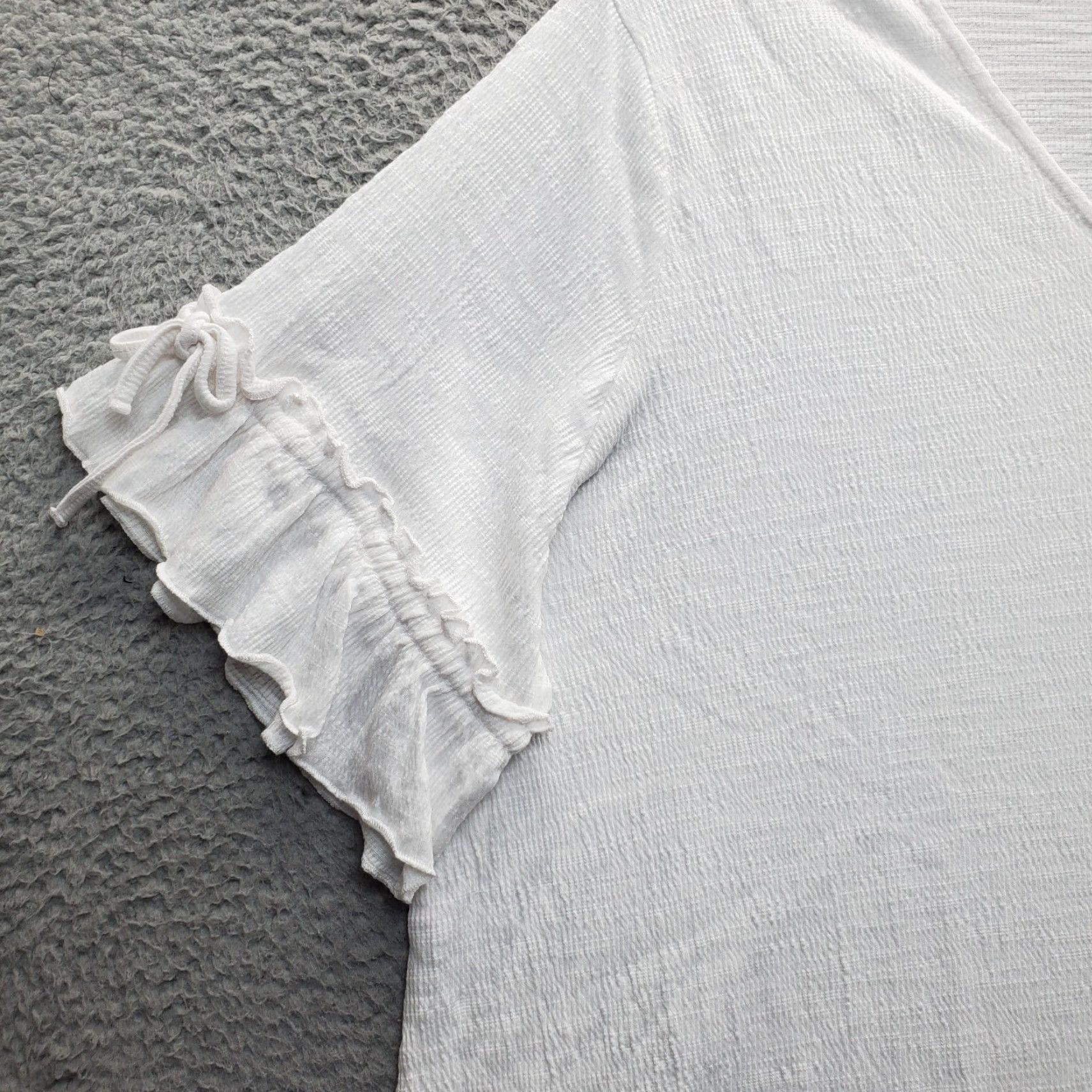 Avenue Avenue Blouse Top Womens 26/28 White Classic Ruffle Short Sleeve V-Neck Pullover Size 4XL / US 24-26 - 4 Thumbnail