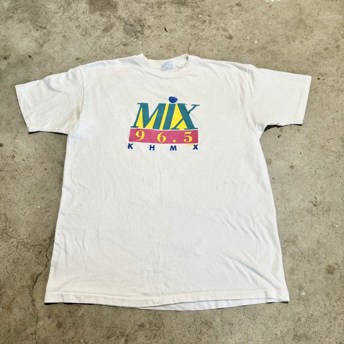 Band Tees VINTAGE RADIO STATION TEE! Size US L / EU 52-54 / 3 - 4 Thumbnail