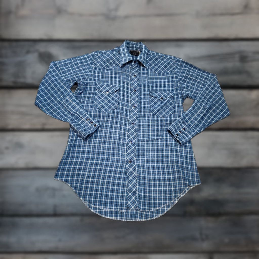 Wrangler VINTAGE Wrangler Western Shirt Men 16/34 Pearl Snap Long Sleeve Blue XL US-Made Cowhide Likely 80s 90s Cowboy Cut Mens Size US L / EU 52-54 / 3 - 1 Thumbnail