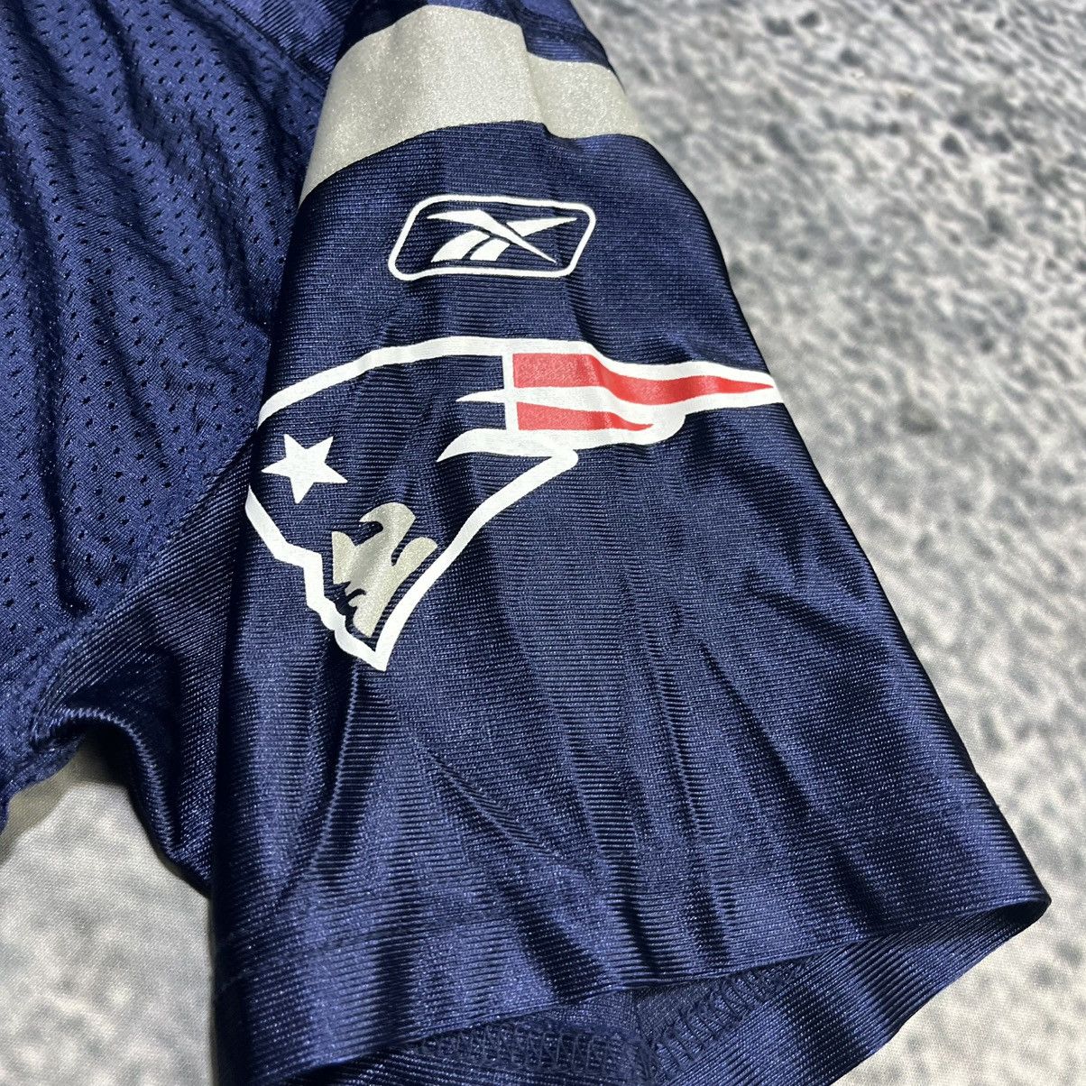 NFL Tom Brady #12 New England Patriots Jersey Reebok Home Medium Size US M / EU 48-50 / 2 - 7 Thumbnail