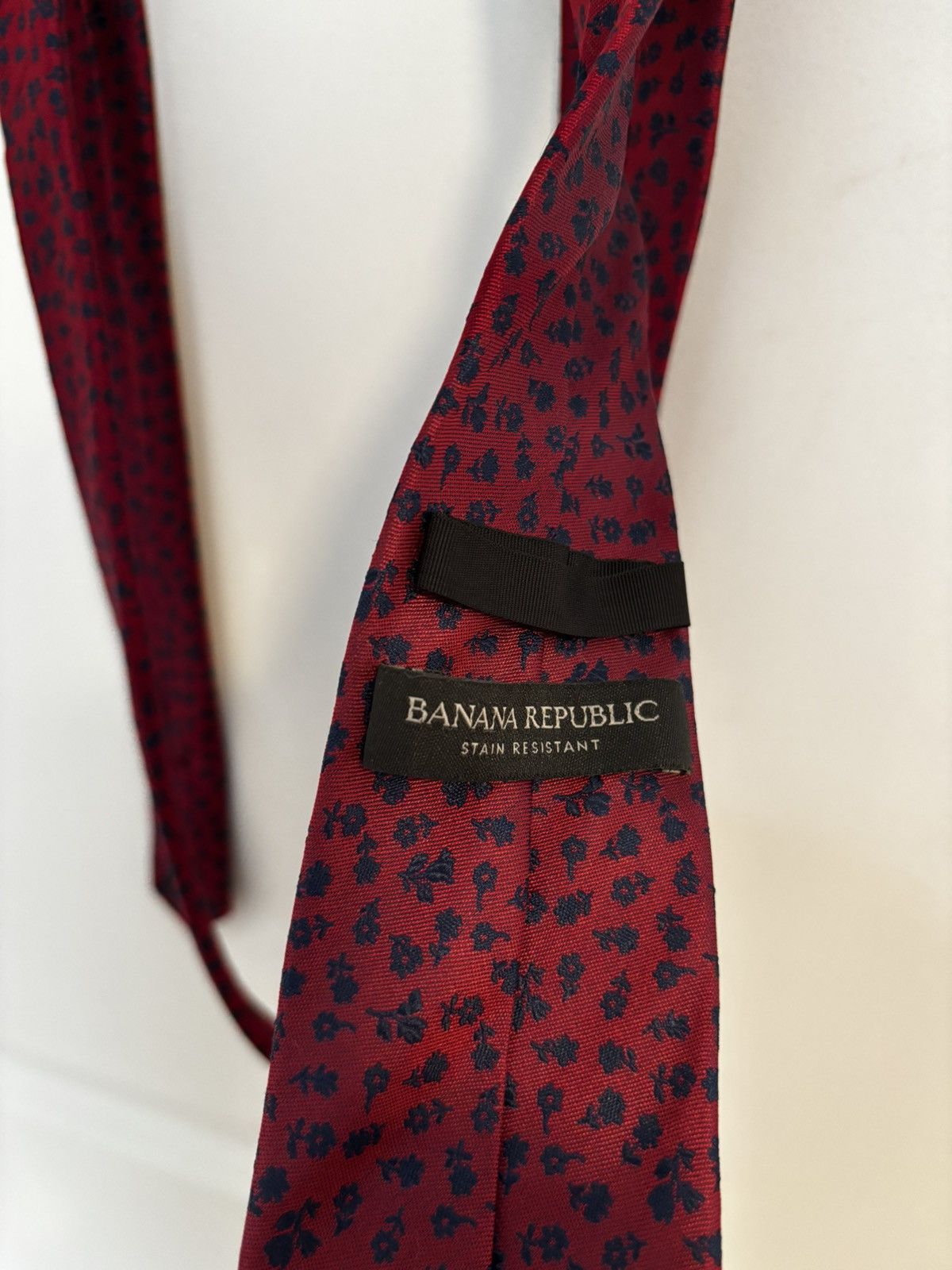 Banana Republic Banana Republic Silk Deep Red and Navy Flower Print Tie Size ONE SIZE - 3 Thumbnail