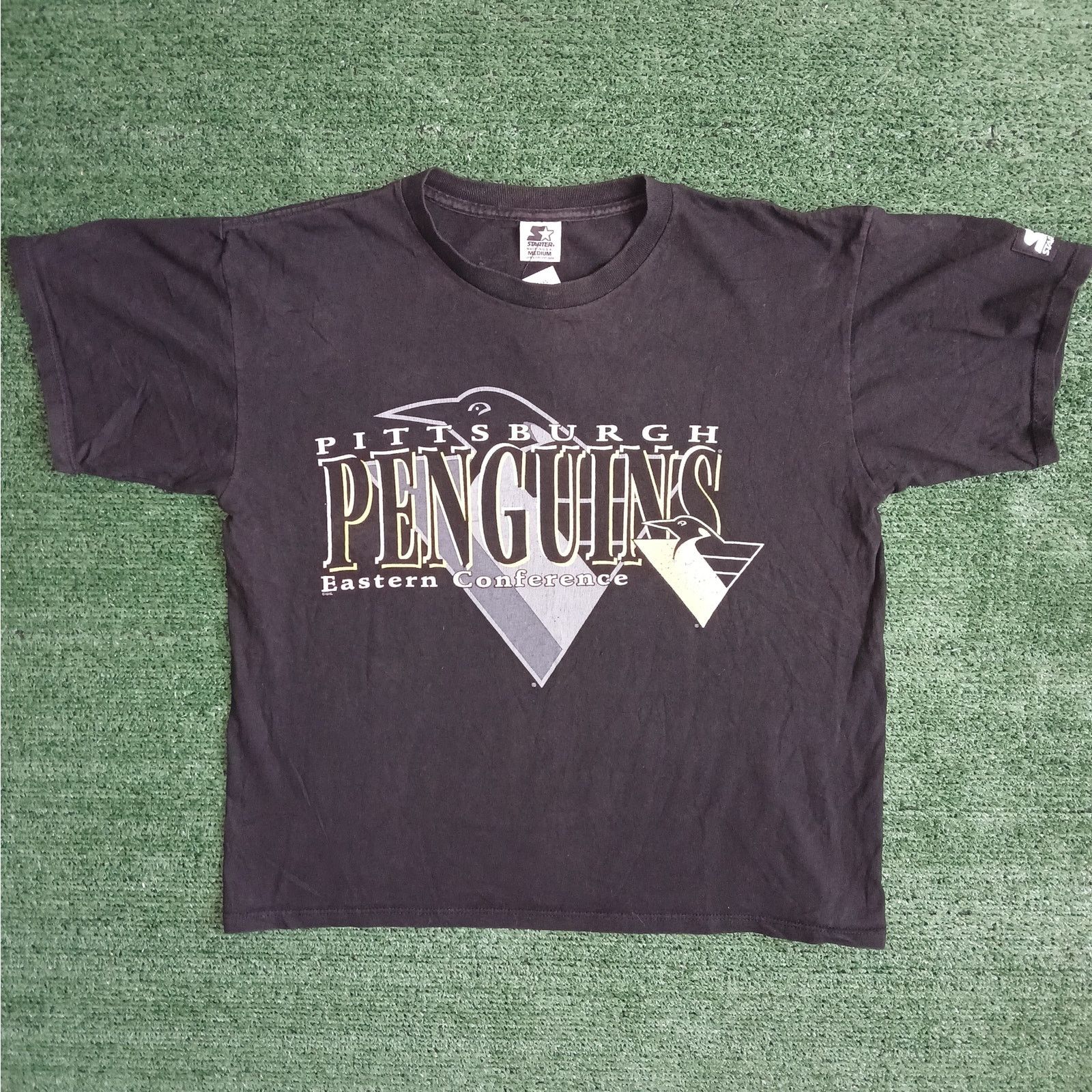 NHL Vintage 1990s Pittsburg Penguins Easter Conference tshirt Size US M / EU 48-50 / 2 - 6 Thumbnail