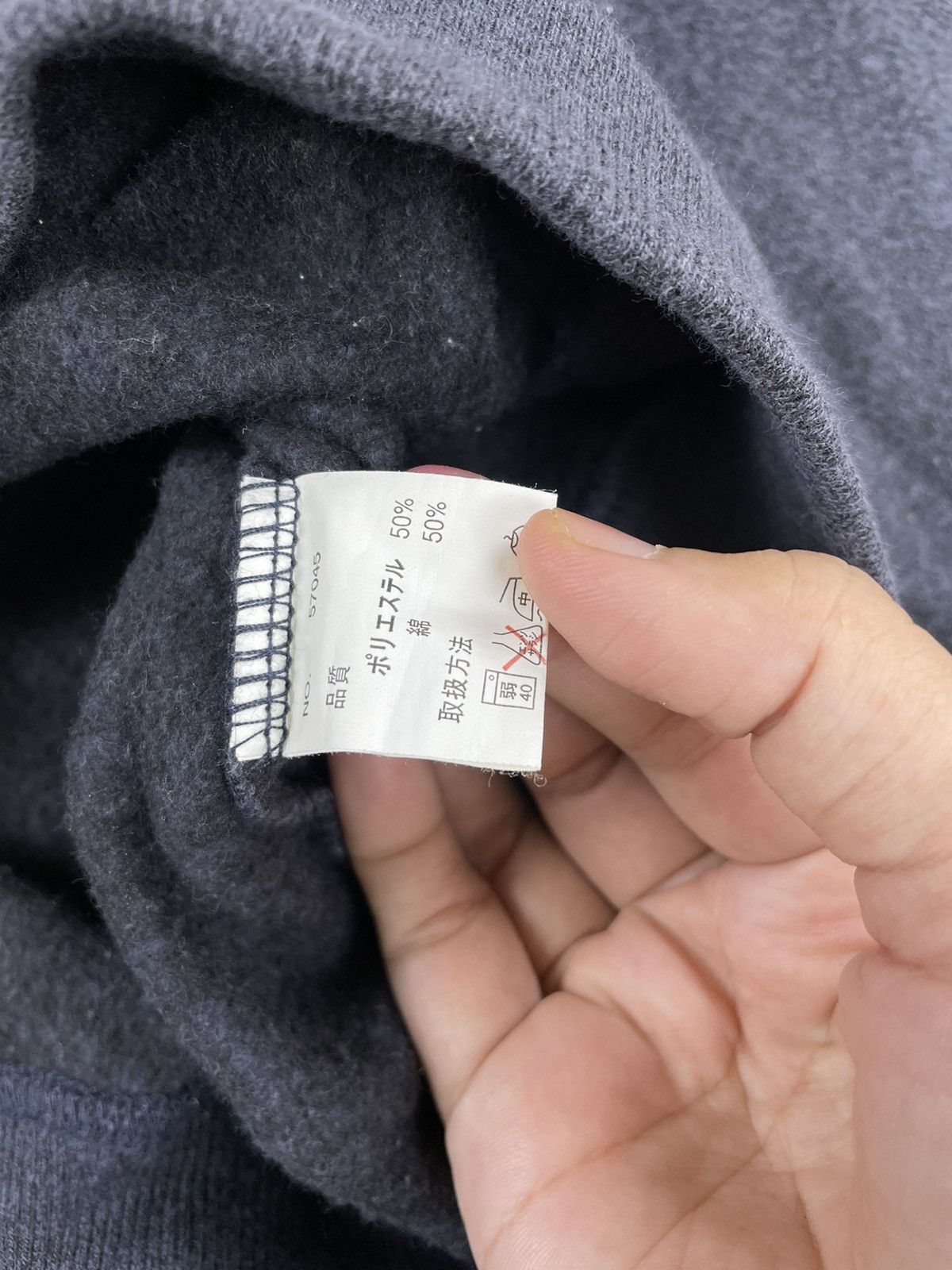 Valentino × Vintage VINTAGE CLAUDIO VALENTINO Embroidery Logo Sweatshirt Size US M / EU 48-50 / 2 - 7 Thumbnail