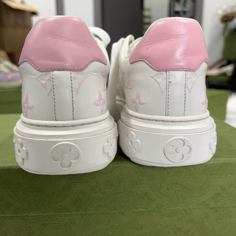 Louis Vuitton Louis Vuitton Stylish Low-Top Sneakers for Women -2508 Size US 6 / IT 36 - 3 Thumbnail
