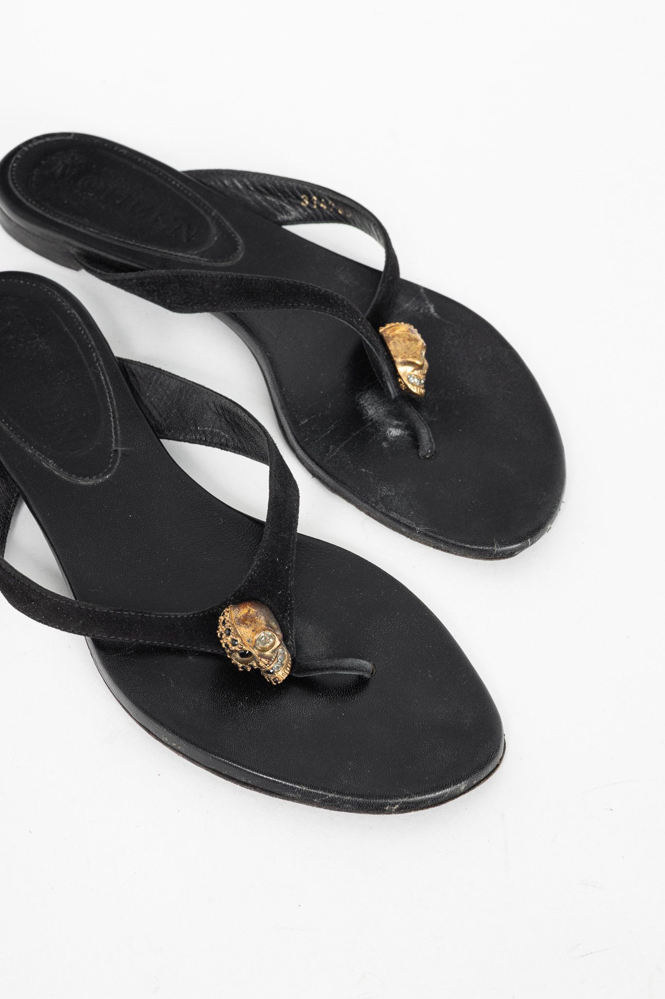 Alexander McQueen Alexander McQueen Black Suede Skull-Strap Thong Sandals Size US 8.5 / IT 38.5 - 6 Thumbnail