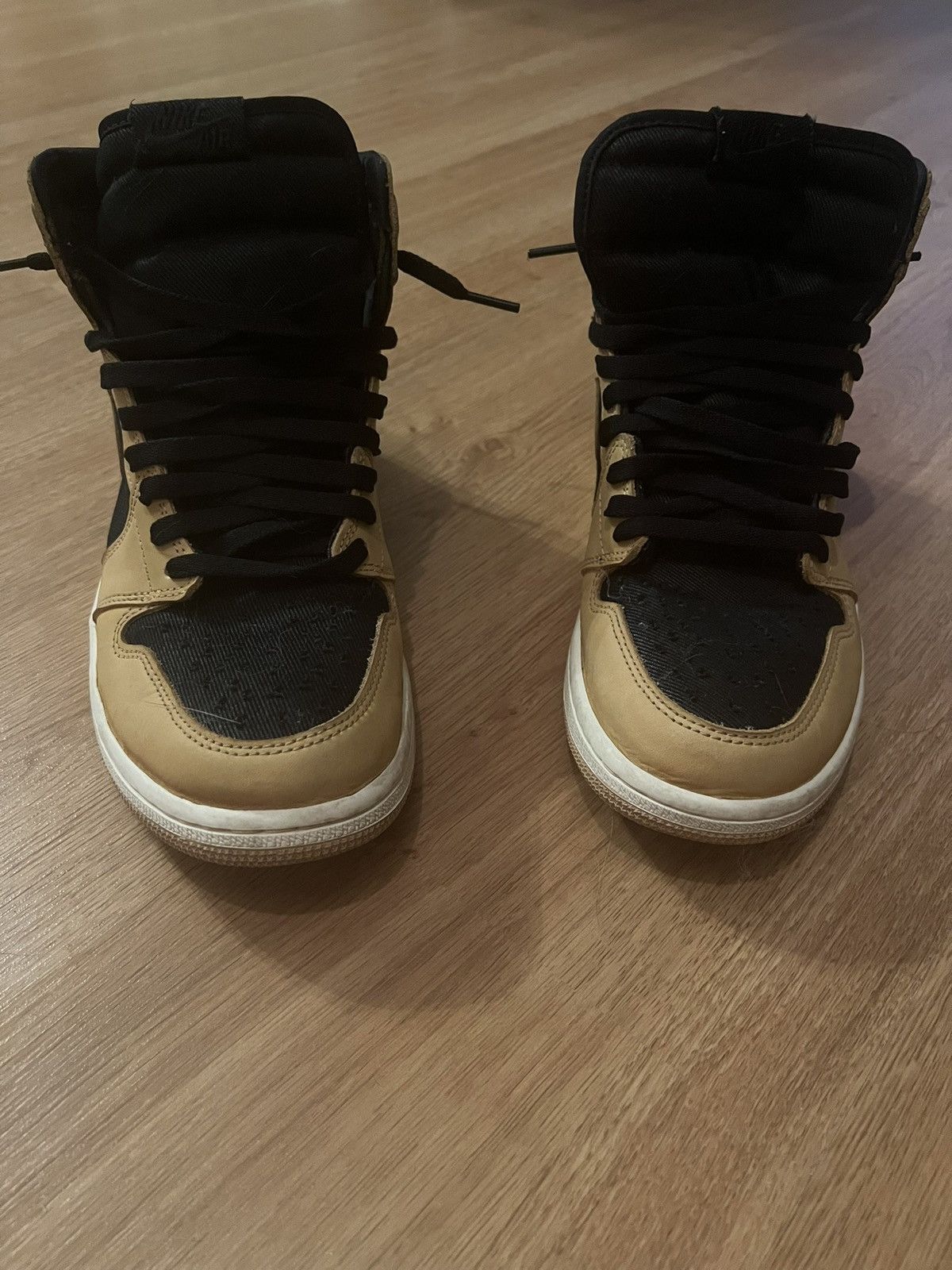 Jordan Brand × Nike Nike Air Jordan 1 High Og ‘Heirloom’ Size US 10.5 / EU 43-44 - 4 Thumbnail