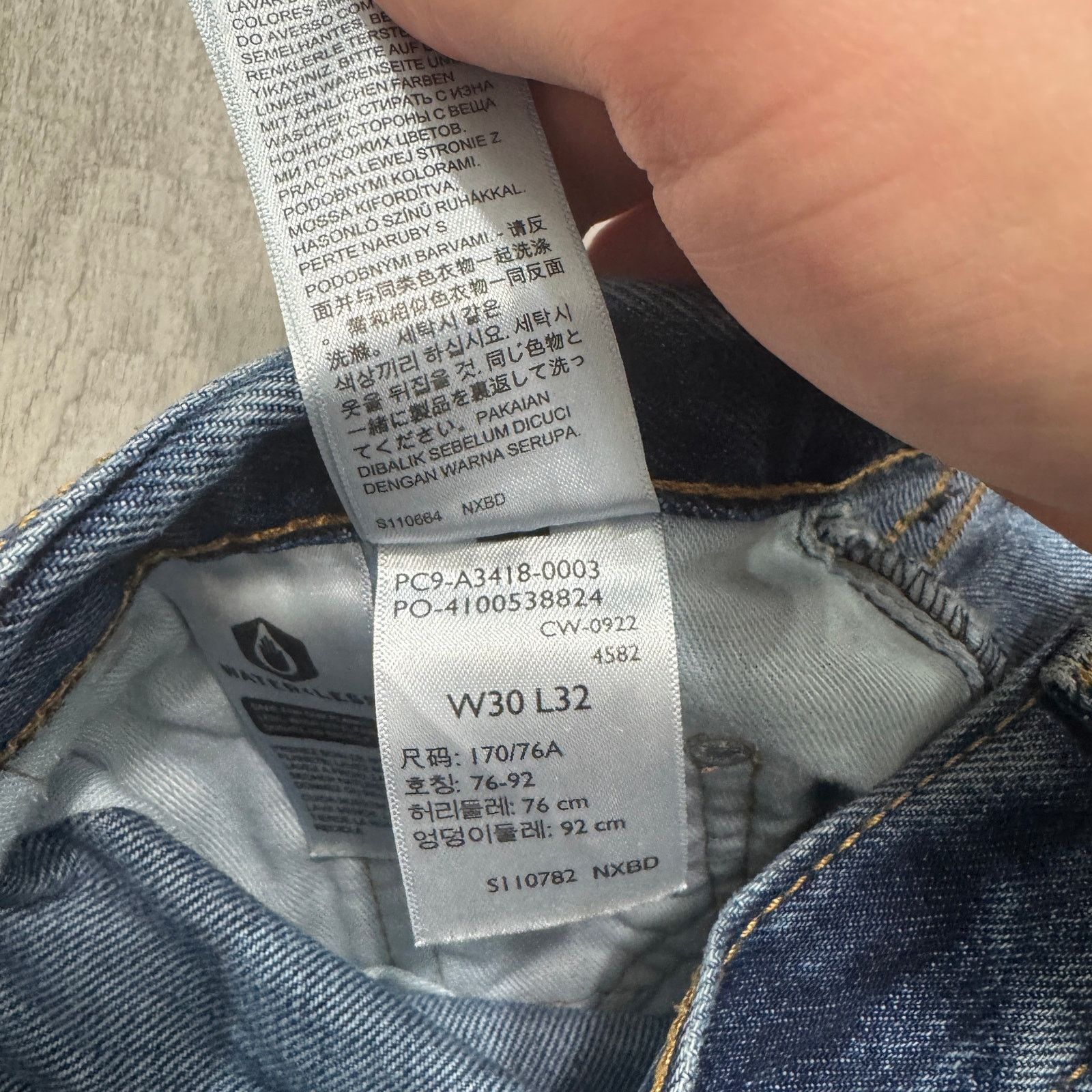 Levi's Levis 550 '92 Relaxed Taper Fit Jeans 30 x 32 (Fits 30x26) Size US 30 / EU 46 - 4 Thumbnail