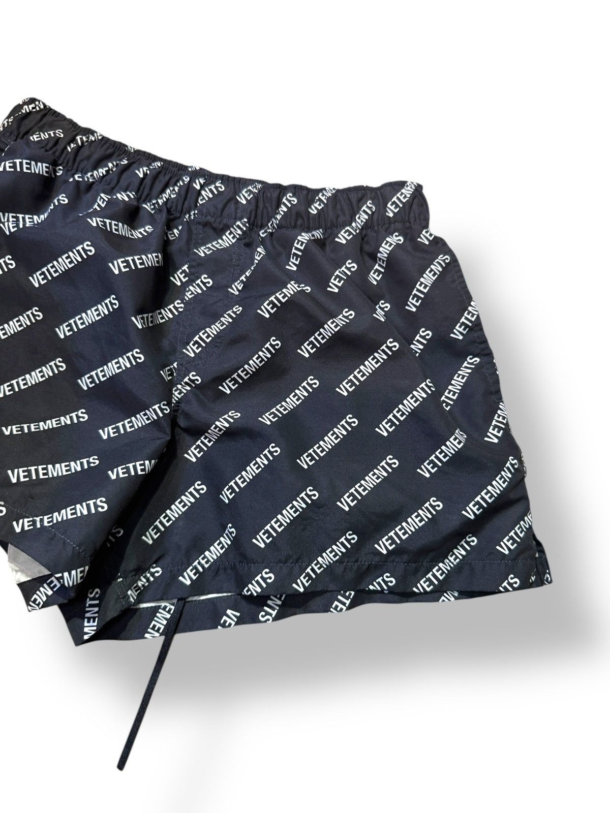 Vetements *RARE* VETEMENTS ALL OVER LOGO DEMNA ERA SHORT BAIN BATH Size US 28 / EU 44 - 2 Thumbnail