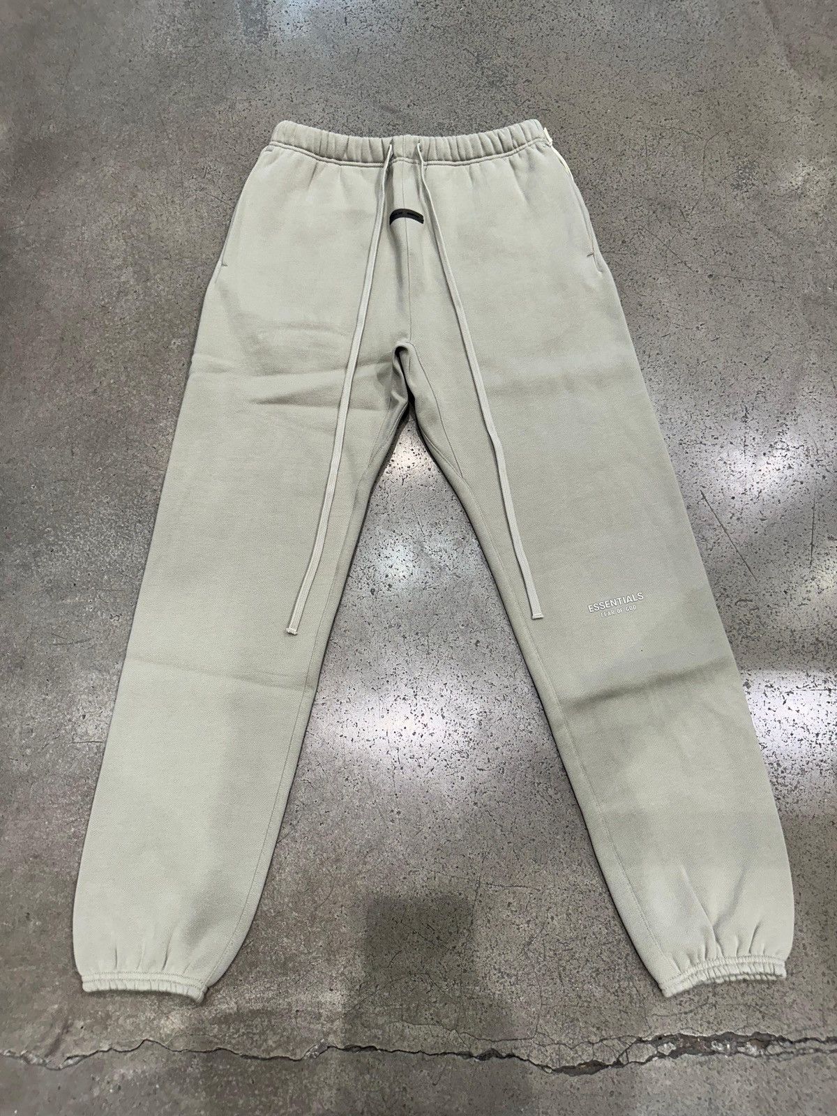 Essentials ESSENTIALS - Vintage Fleece Sweatpant Abbey Stone Size US 30 / EU 46 - 1 Thumbnail