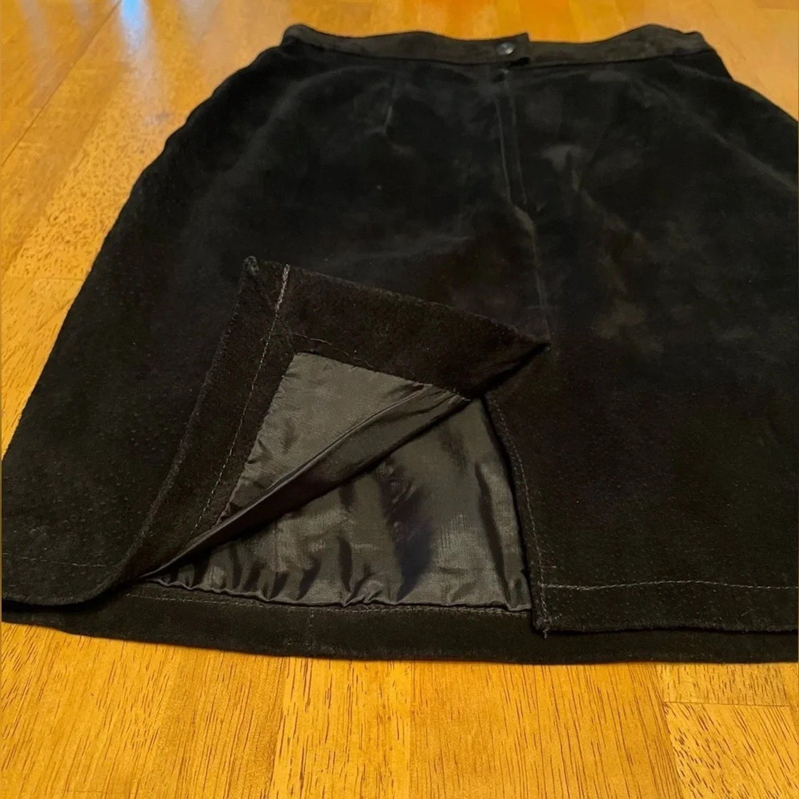 The Unbranded Brand The Limited vintage 100% suede leather skirt, size 6. Size 28" / US 6 / IT 42 - 3 Thumbnail