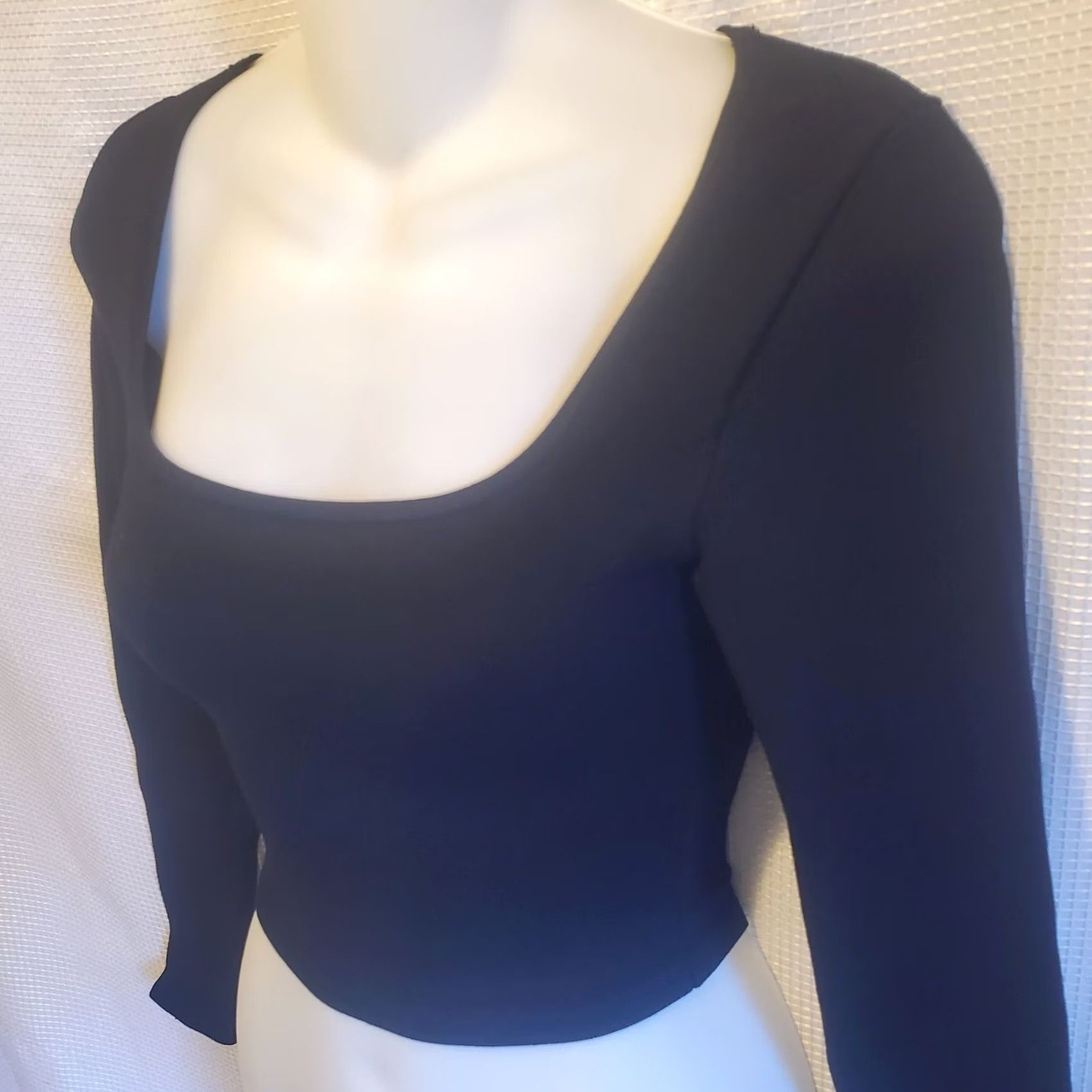 Aritzia Aritzia Babaton Crop Top Womens Sz XS Black Sculpted Long Sleeve Ballet Minimalist Size XS / US 0-2 / IT 36-38 - 2 Thumbnail