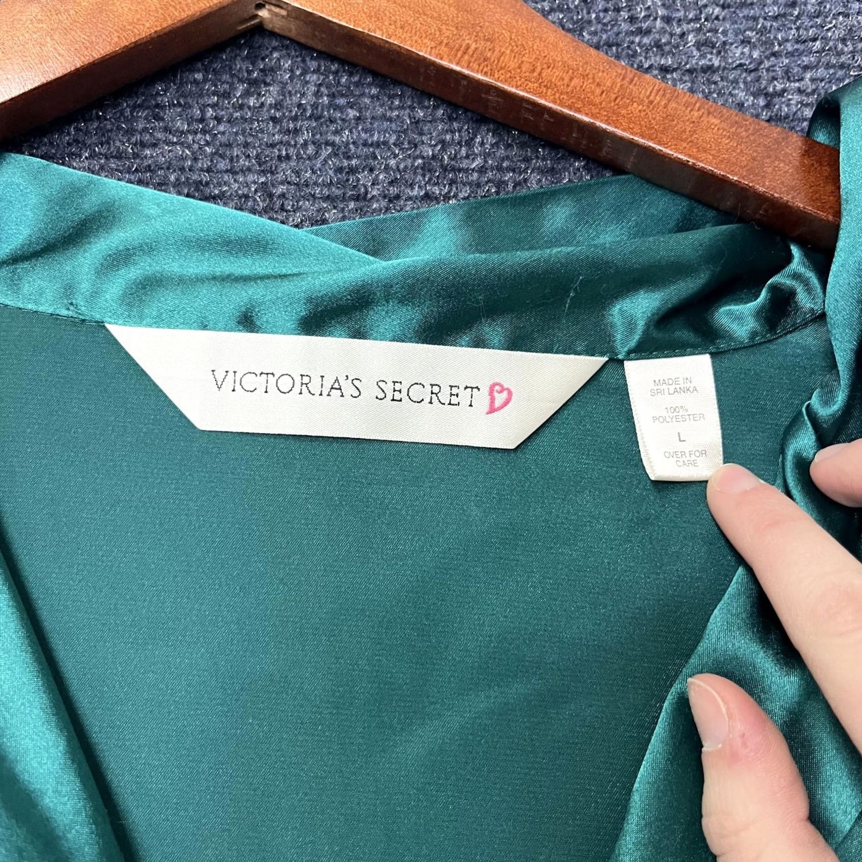 Victoria's Secret Victoria's Secret Pajama Top Womens Large Green Satin Button Front Sleepwear Size L / US 10 / IT 46 - 4 Thumbnail