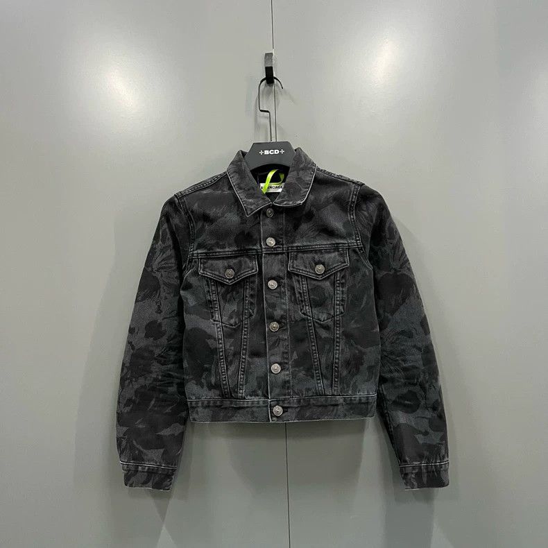 Balenciaga Balenciaga size 36 Printed denim jacket with grey lapels Size US XS / EU 42 / 0 - 1 Thumbnail