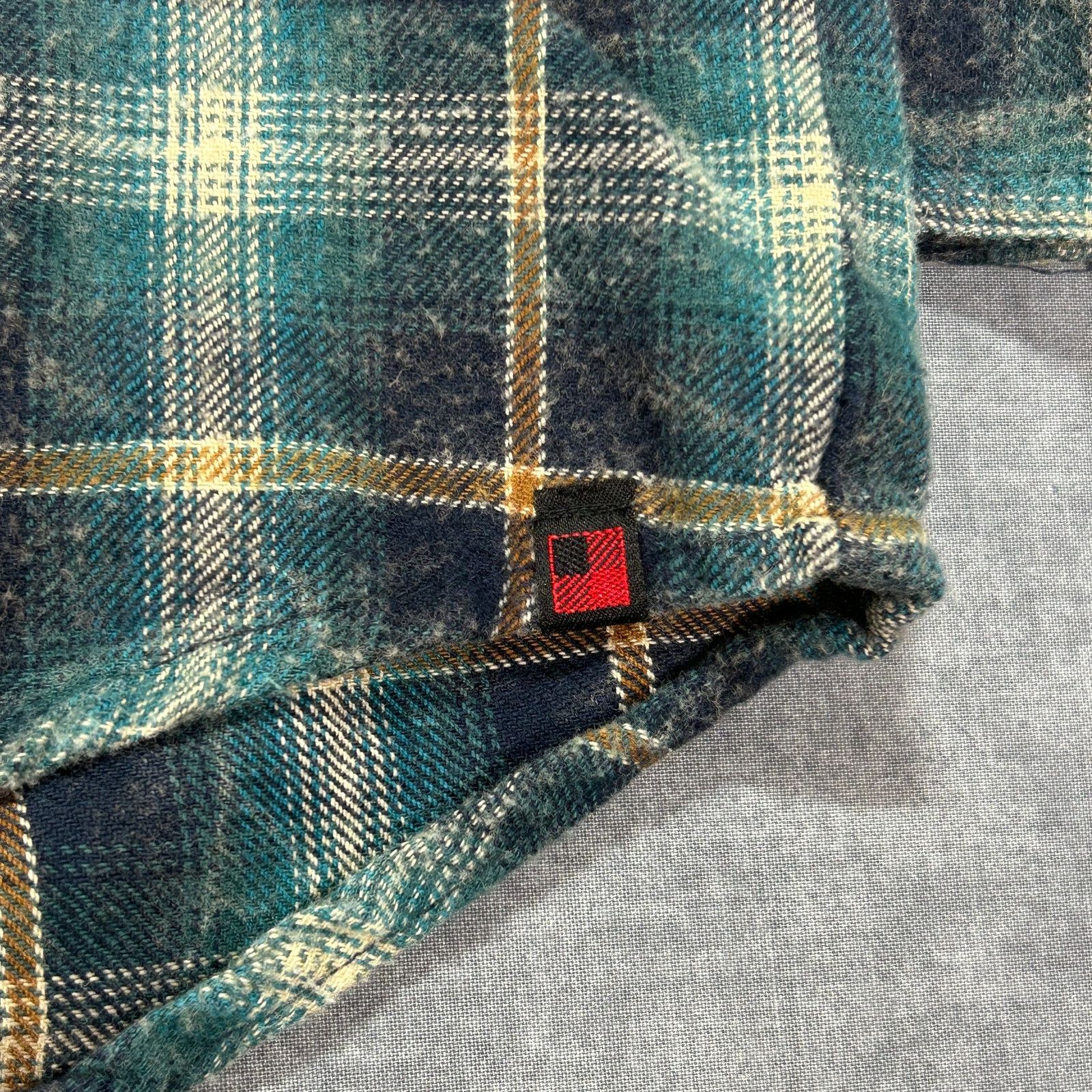 Woolrich Woolen Mills Woolrich Din blue/black plaid flannel button up casual mns L Size US L / EU 52-54 / 3 - 3 Thumbnail