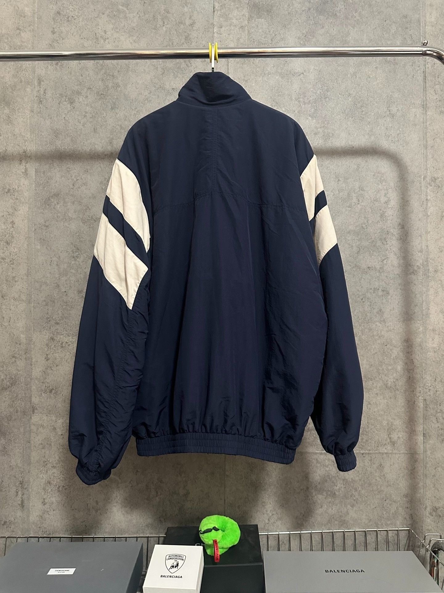 Balenciaga Balenciaga Reversible Fleece Oversized Jacket Size US M / EU 48-50 / 2 - 3 Thumbnail