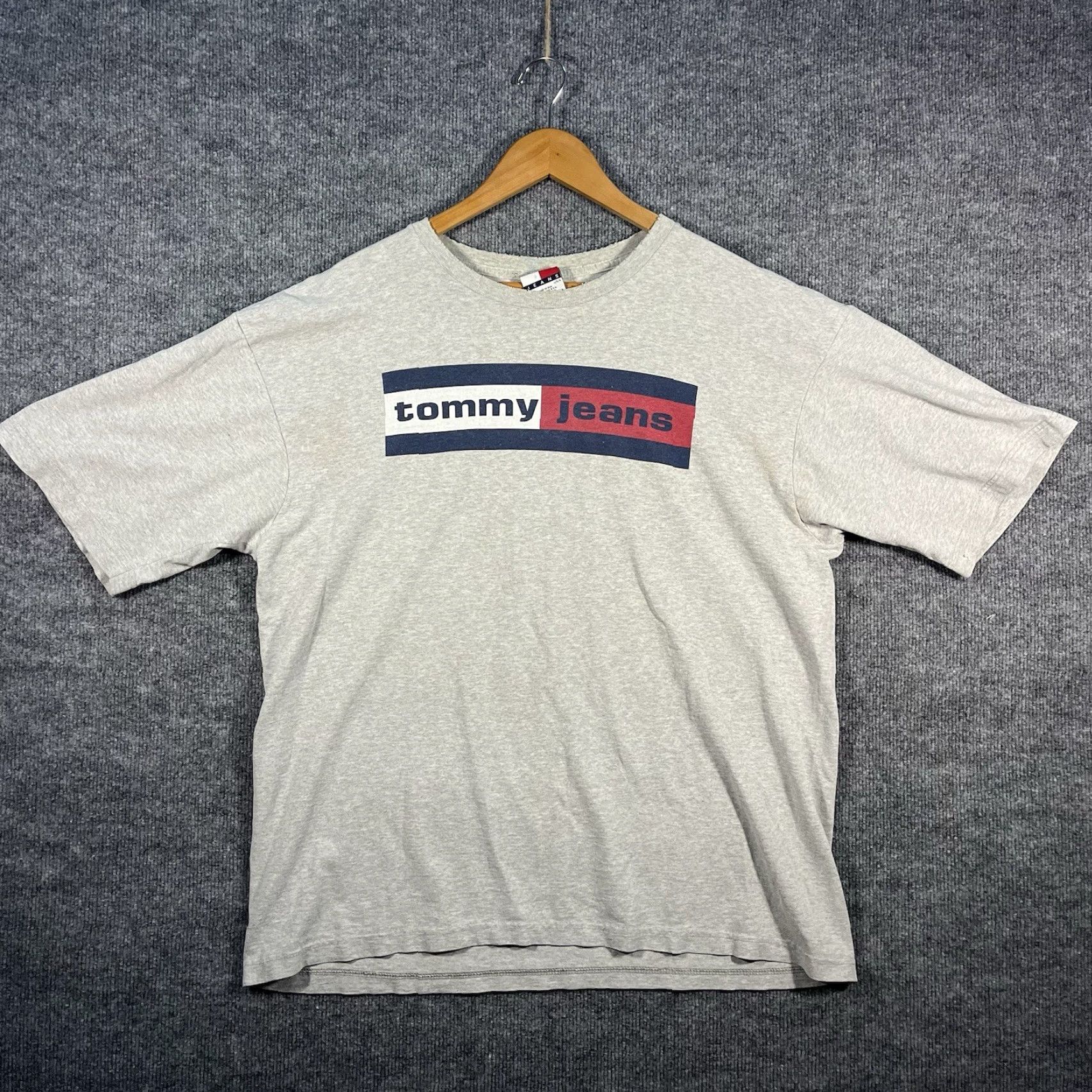 Tommy Hilfiger VINTAGE Tommy Hilfiger Tommy Jeans T-Shirt Logo Flag Gray Crew Neck Short Sleeve Large USA 90s Mens Size US L / EU 52-54 / 3 - 2 Thumbnail