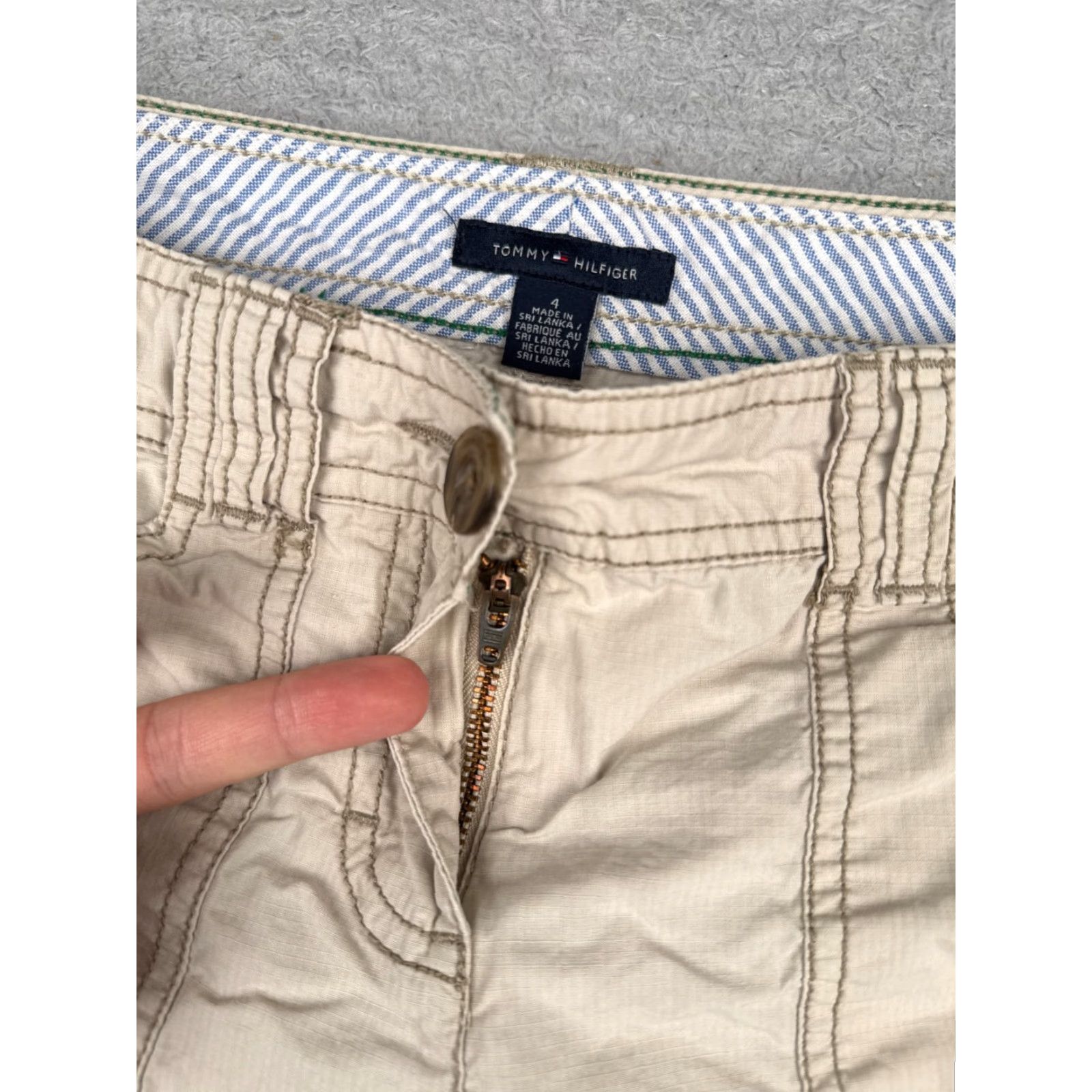 Tommy Hilfiger Tommy Hilfiger Shorts Women's Regular Beige 30x6 Pocket Chino Cutoff Low Rise 6 in 4 Brand: Tommy Hilfiger Womens Summer 90s American Sports Style Size 27" / US 4 / IT 40 - 6 Thumbnail